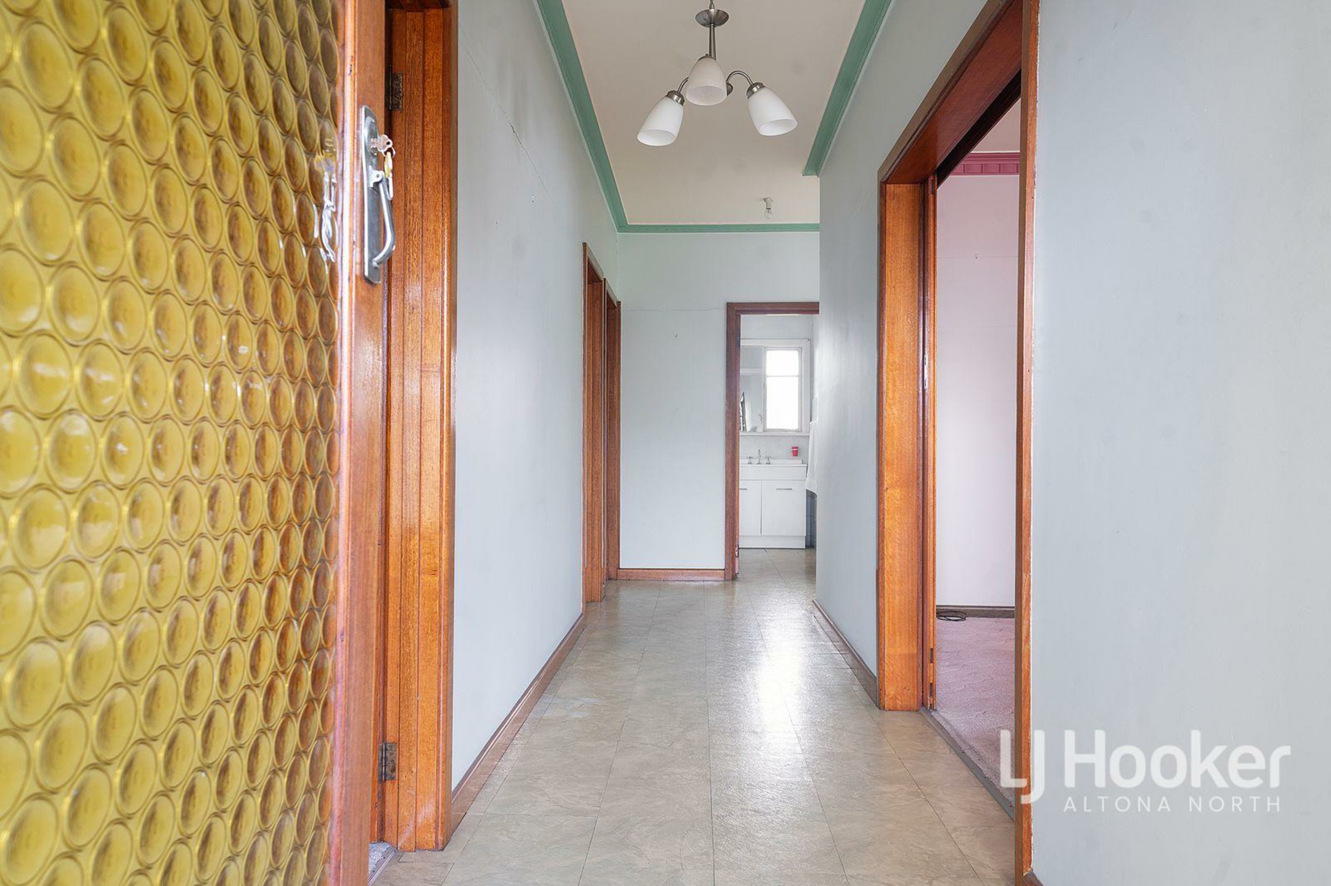 10 Stapley Crescent, ALTONA NORTH