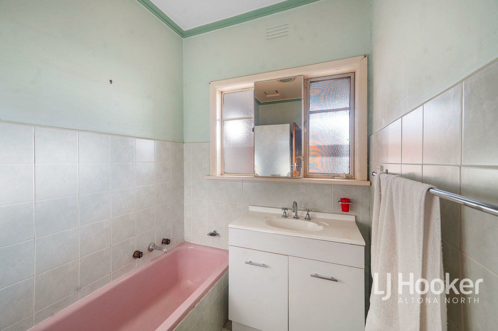 10 Stapley Crescent, ALTONA NORTH