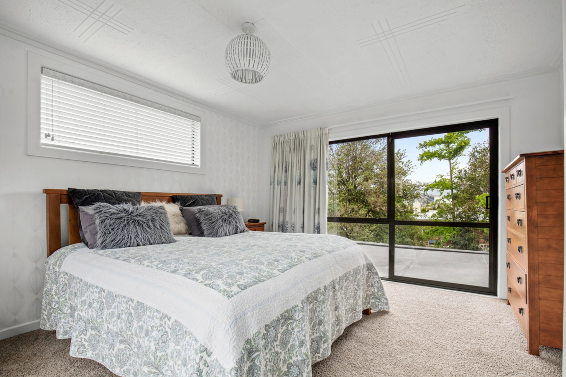 2 Royal Terrace, ALEXANDRA