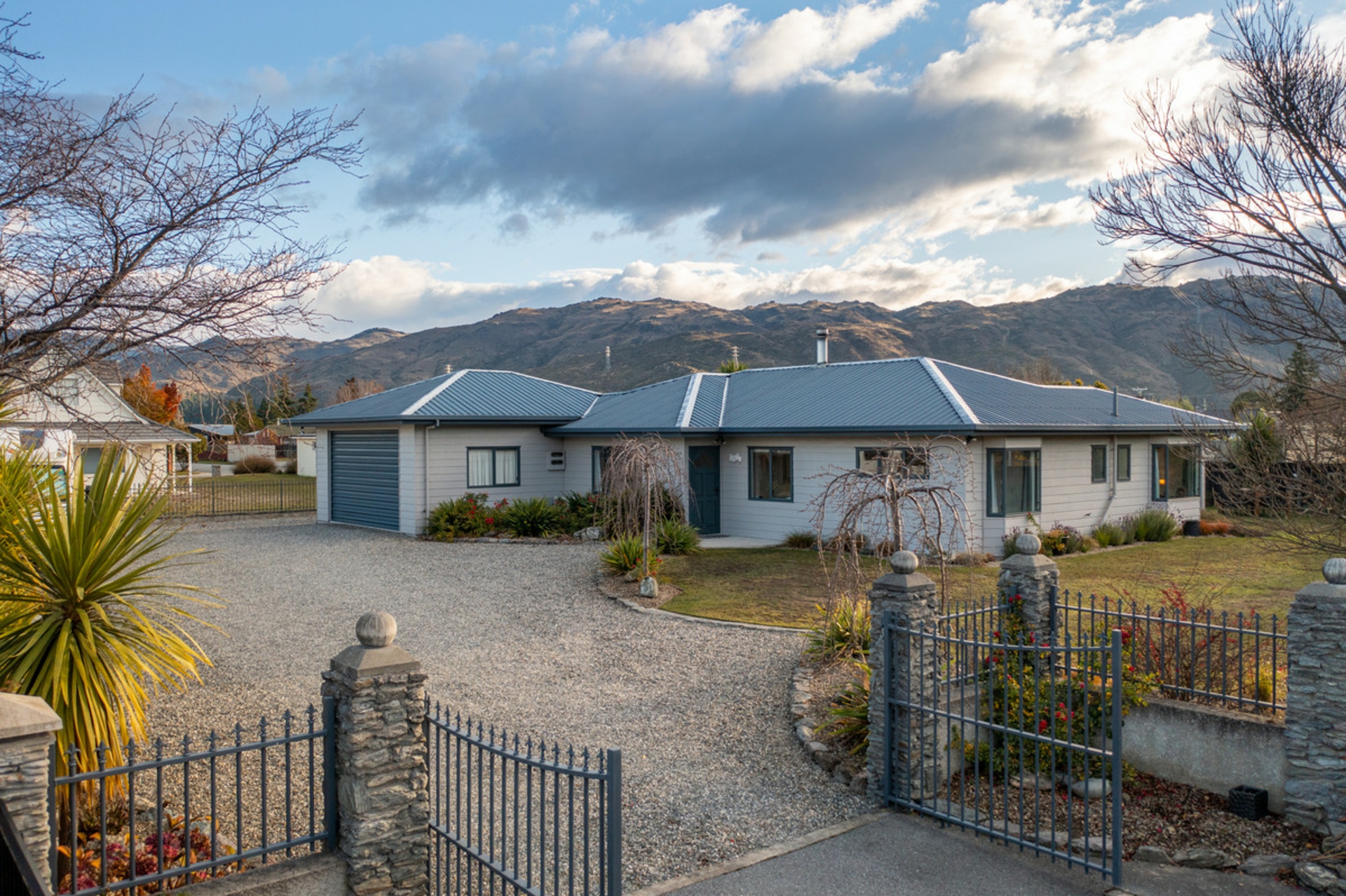 6 Albert Drive, CLYDE
