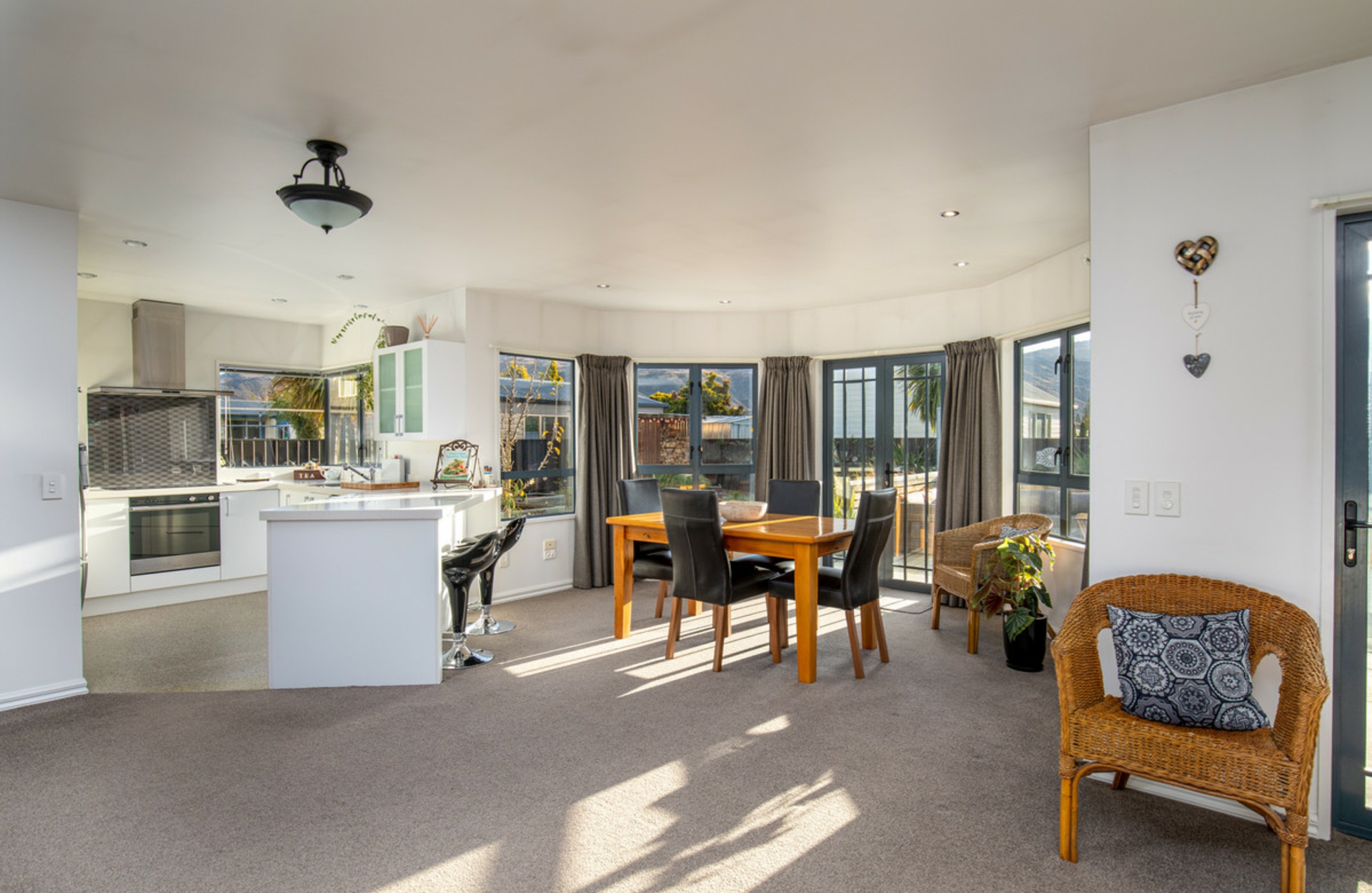 6 Albert Drive, CLYDE