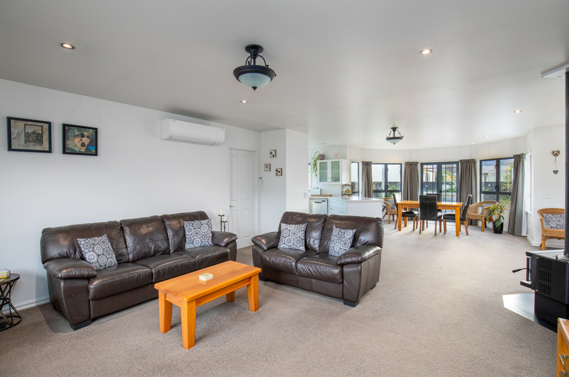 6 Albert Drive, CLYDE