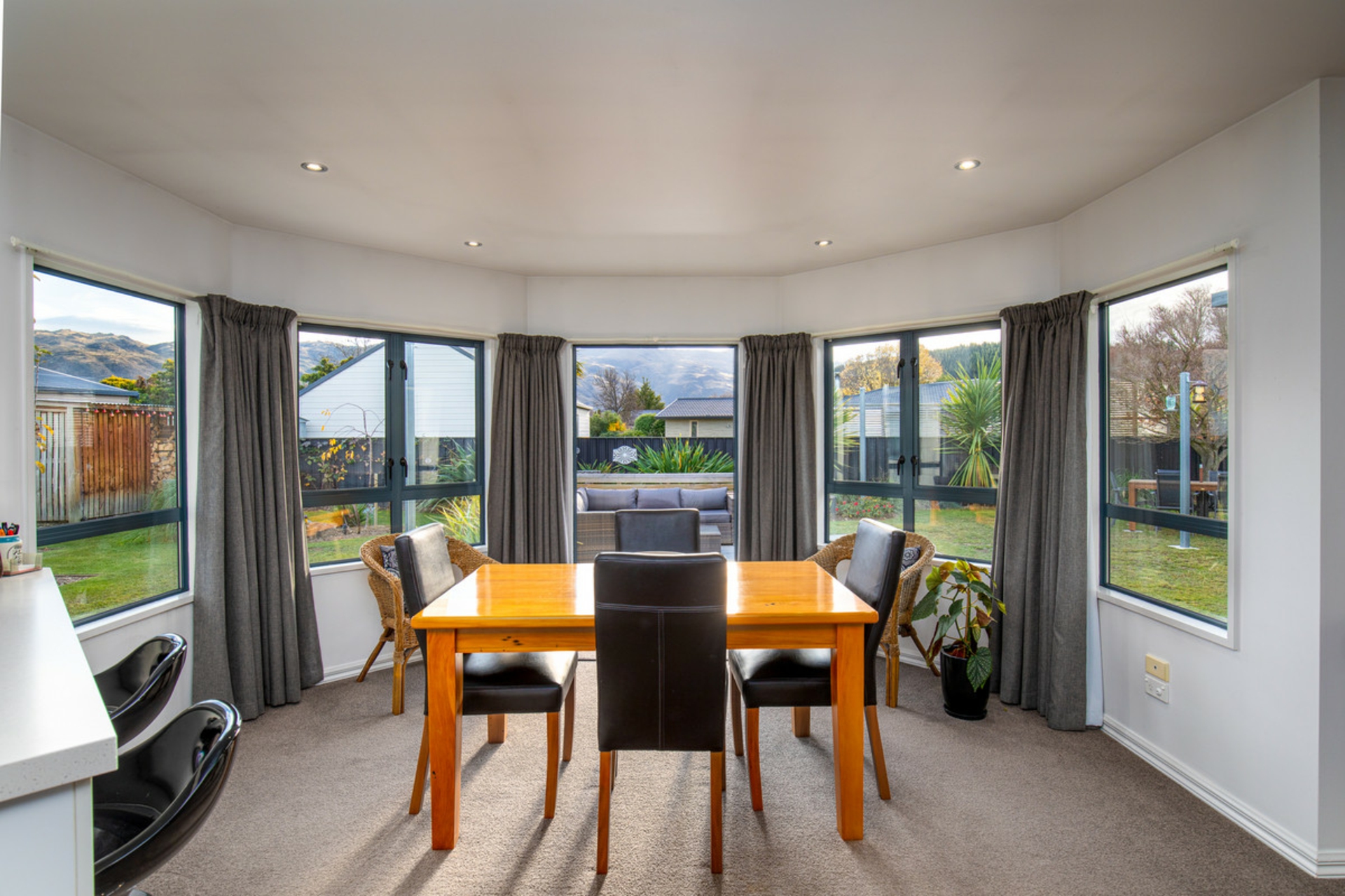 6 Albert Drive, CLYDE