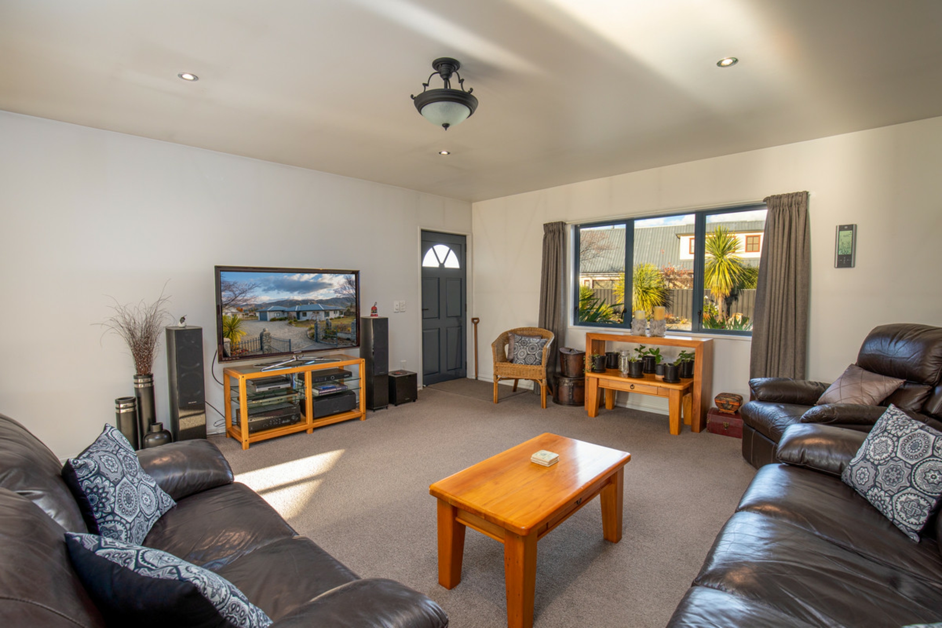 6 Albert Drive, CLYDE