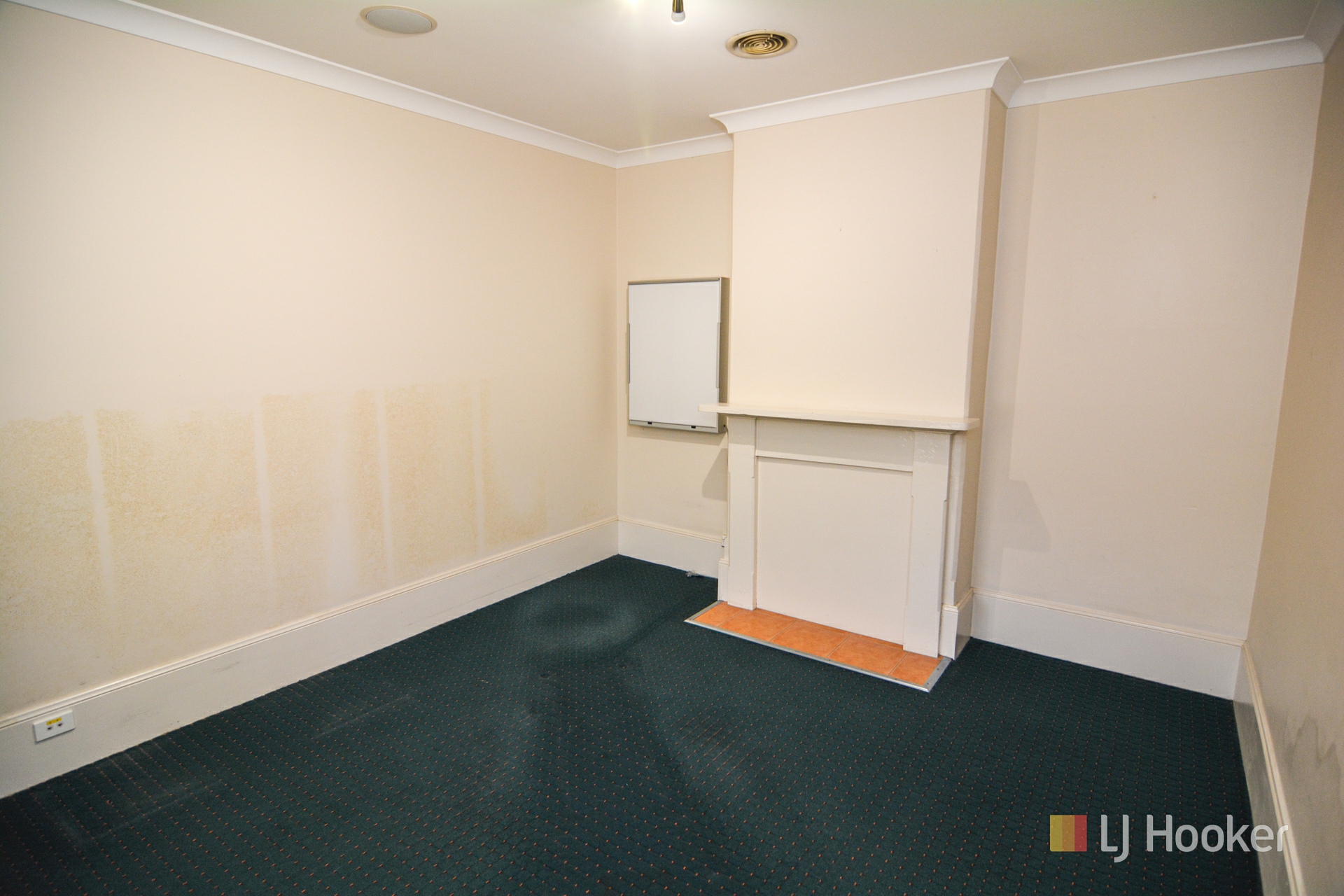 20 Lithgow Street — photo 8 of 15