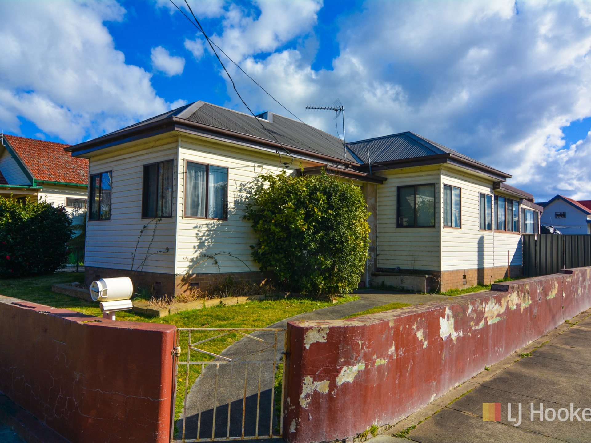 41 Martini Parade, Lithgow