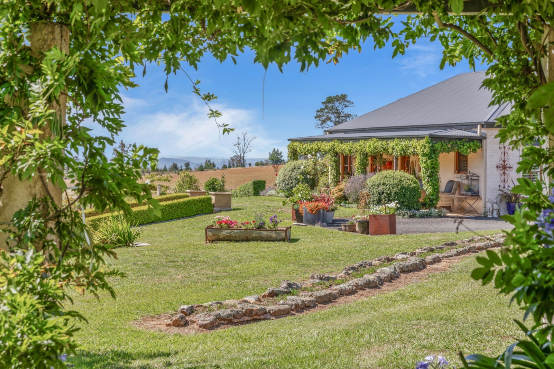 6121 Castlereagh Highway, RUNNING STREAM