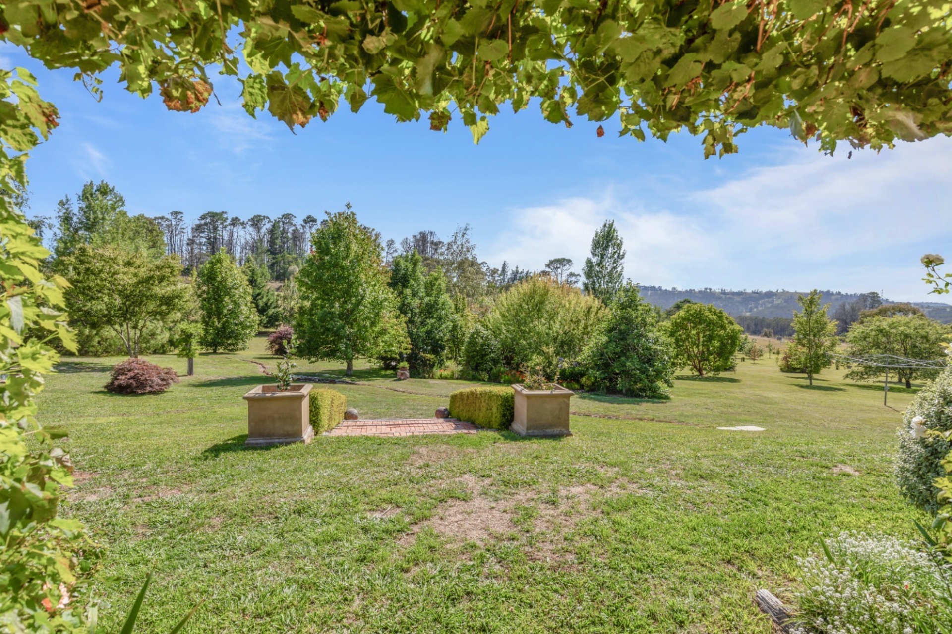 6121 Castlereagh Highway, RUNNING STREAM