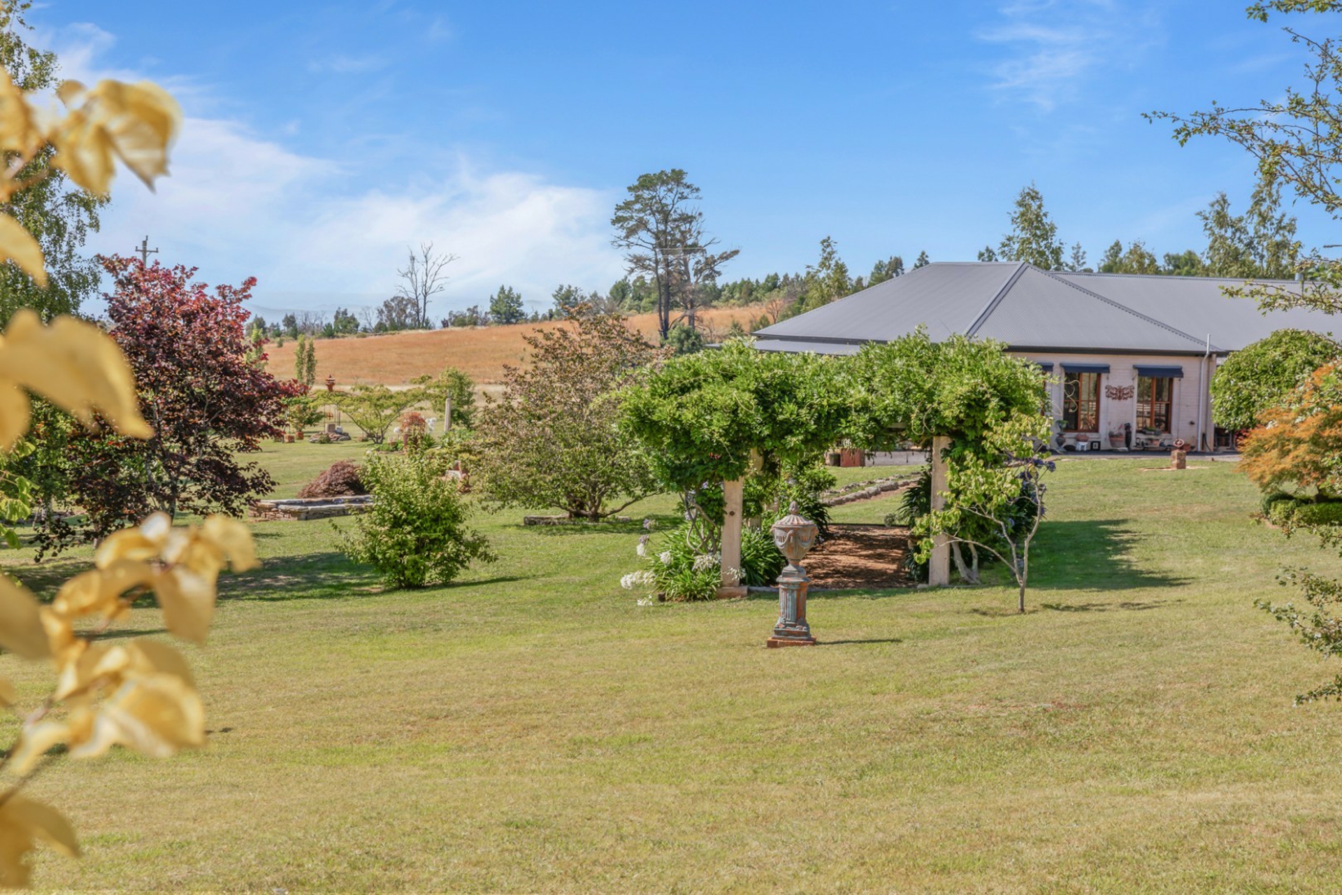6121 Castlereagh Highway, RUNNING STREAM