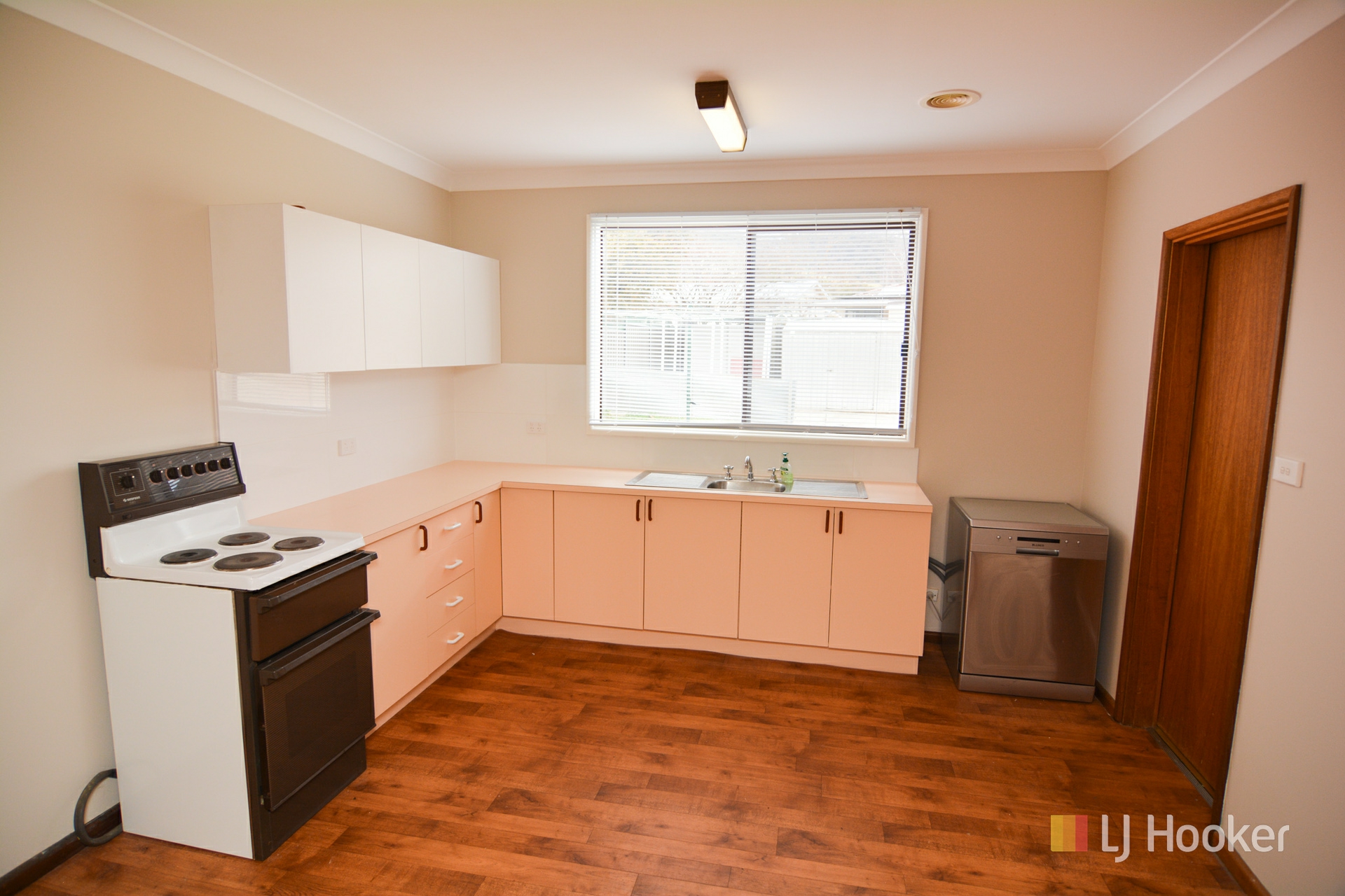 22 Lone Pine Avenue, LITHGOW