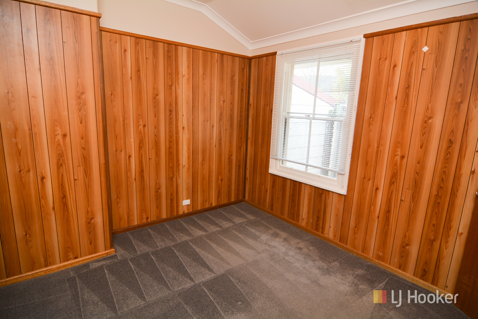 22 Lone Pine Avenue, LITHGOW