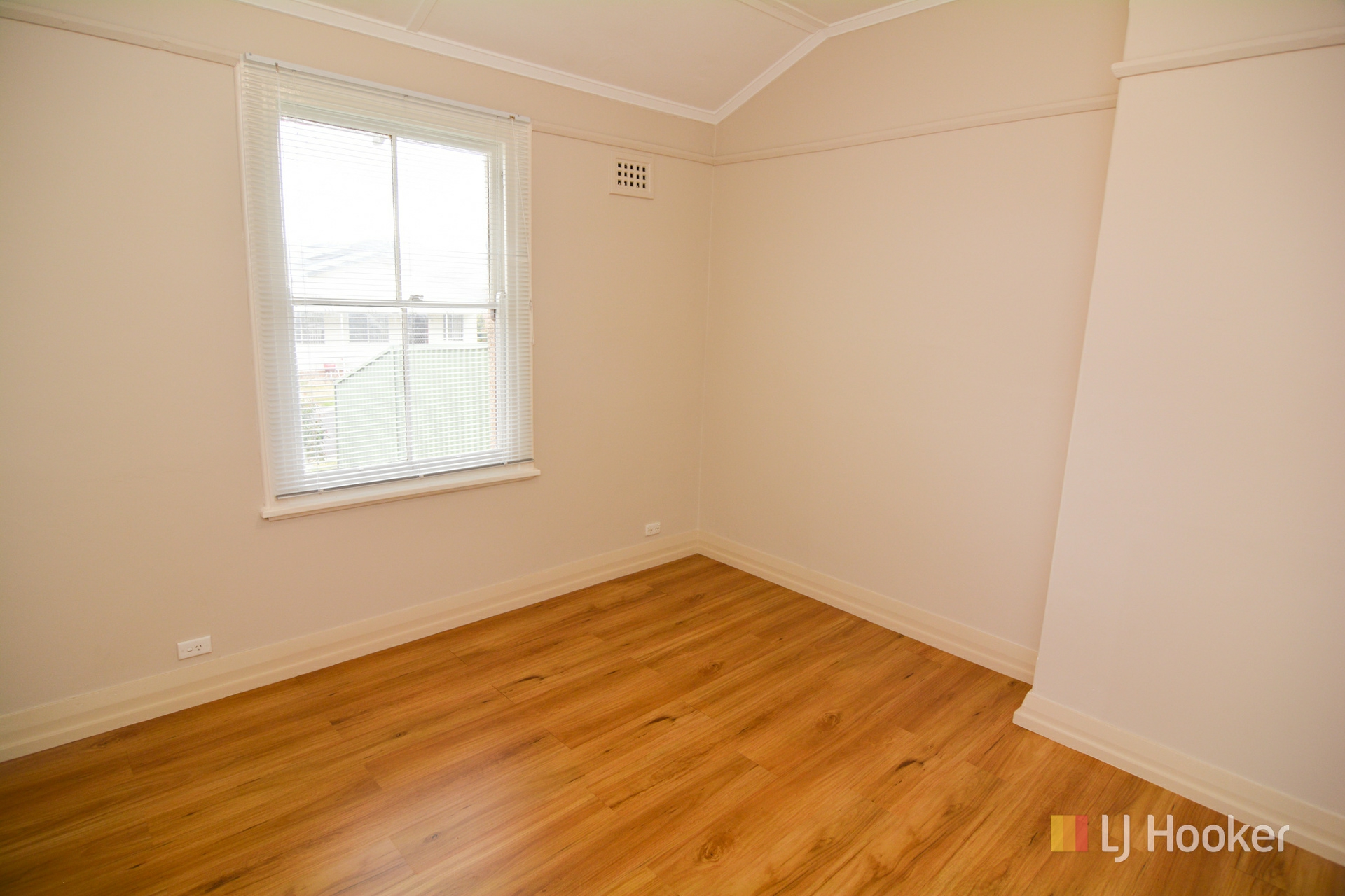 22 Lone Pine Avenue, LITHGOW