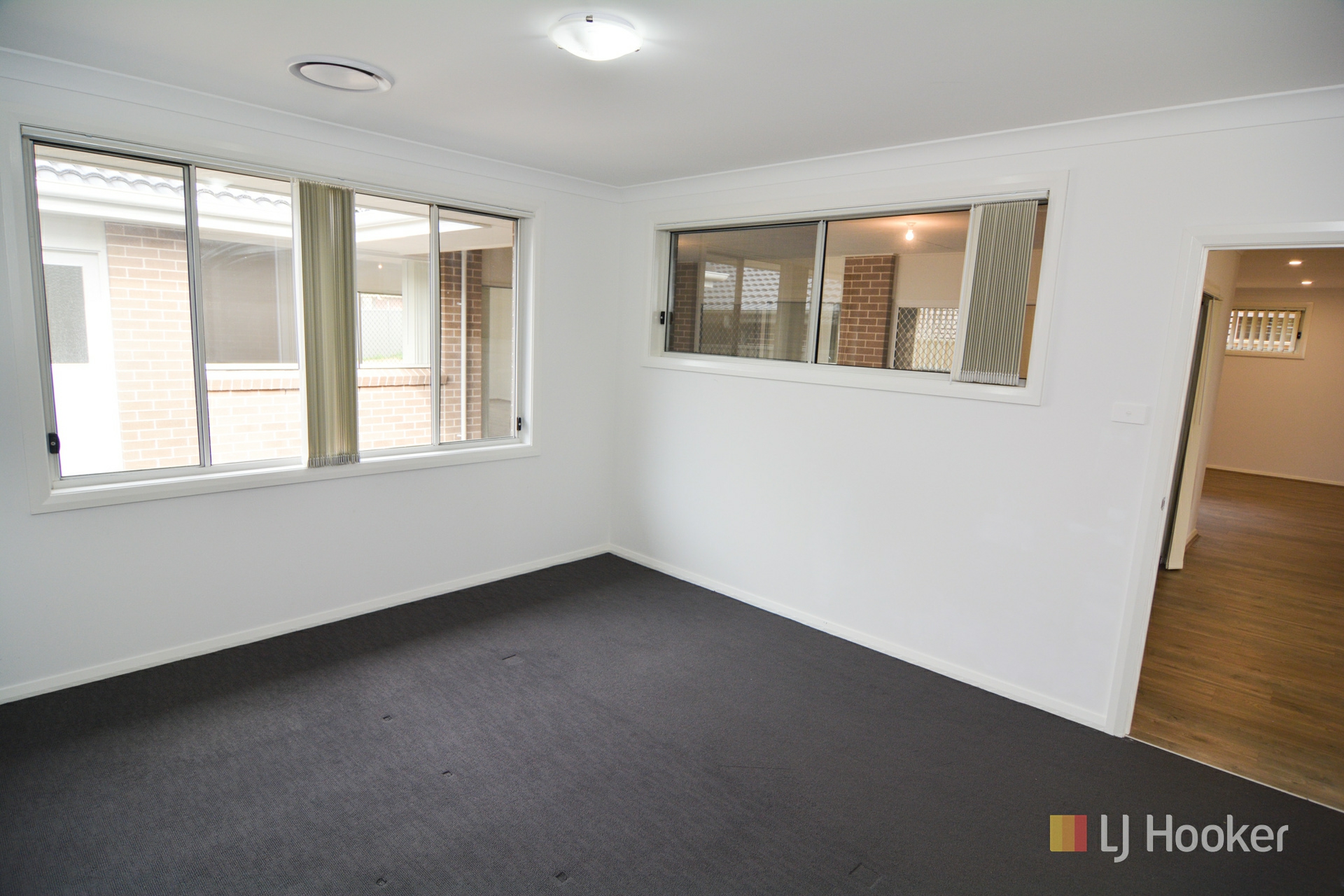 32 Henning Crescent — photo 2 of 19