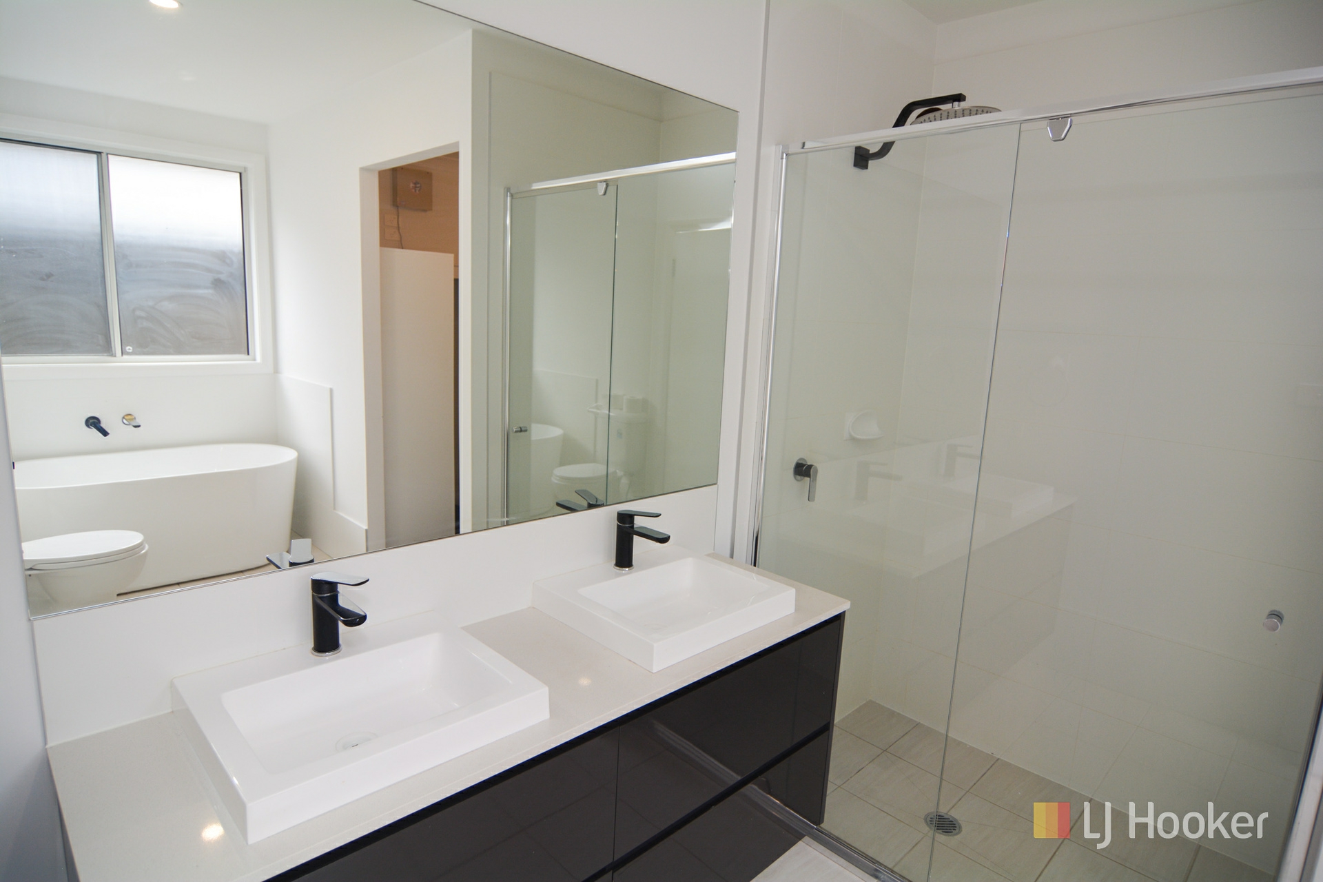 32 Henning Crescent — photo 4 of 19