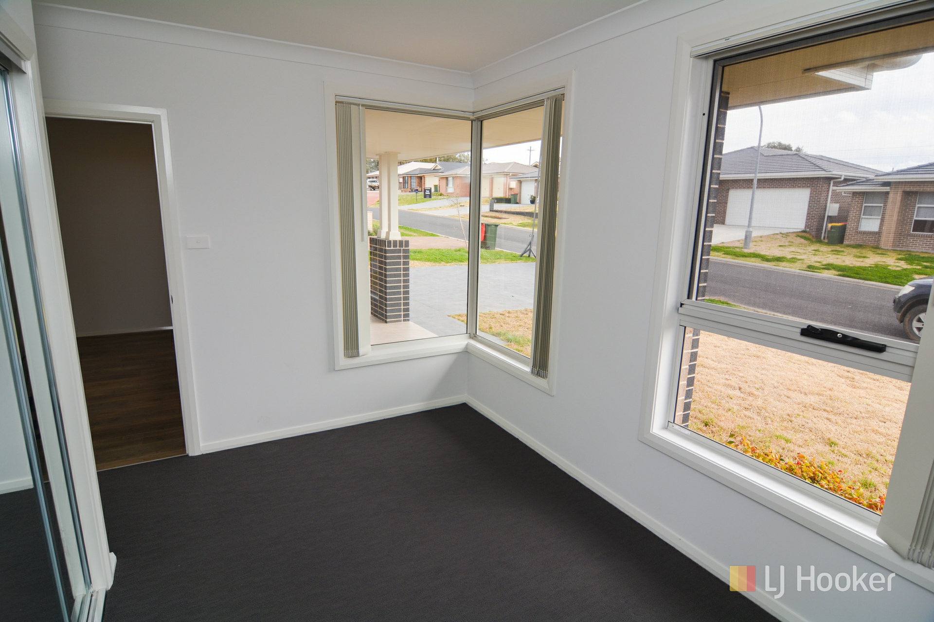 32 Henning Crescent — photo 5 of 19