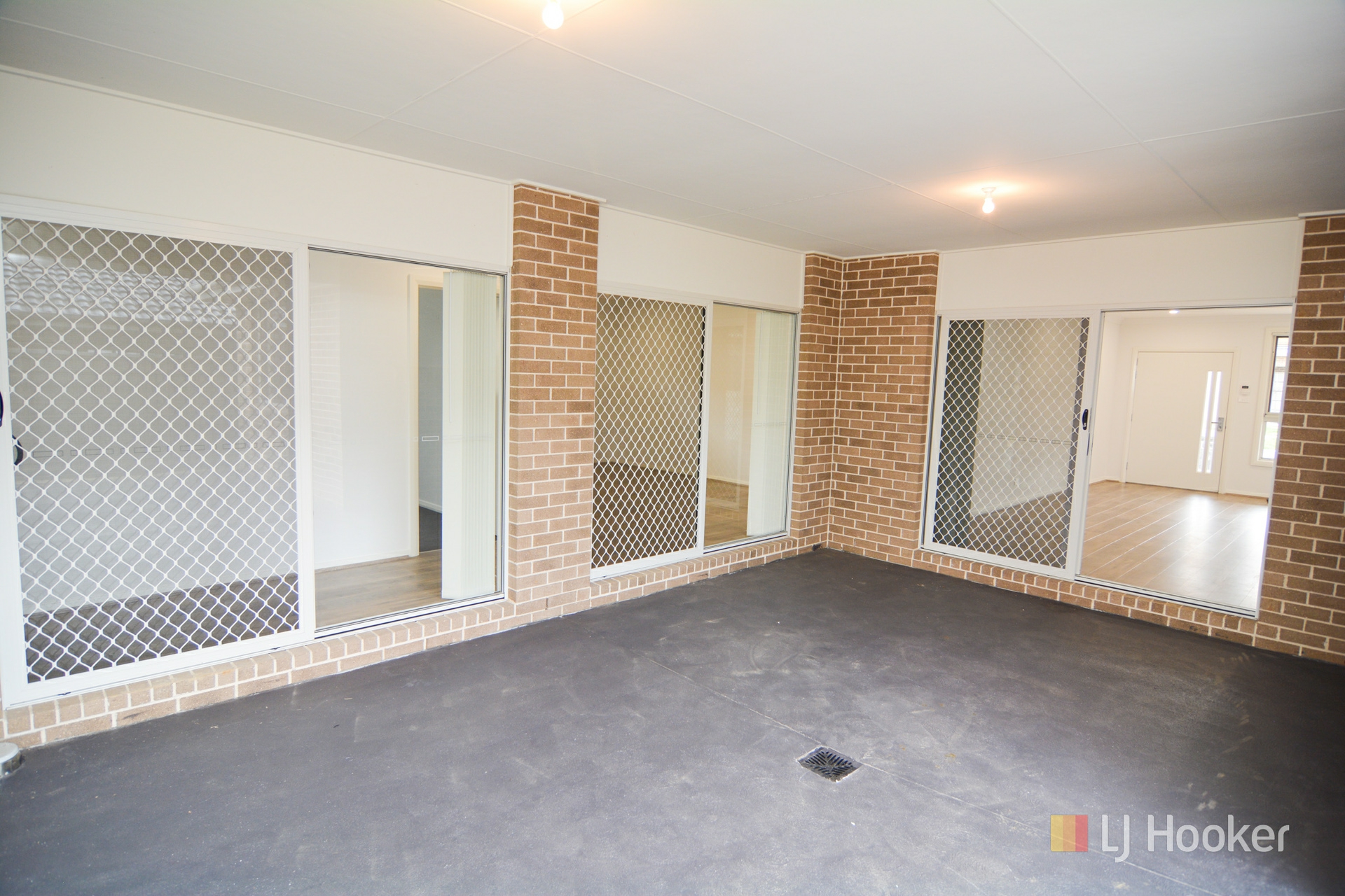 32 Henning Crescent — photo 9 of 19