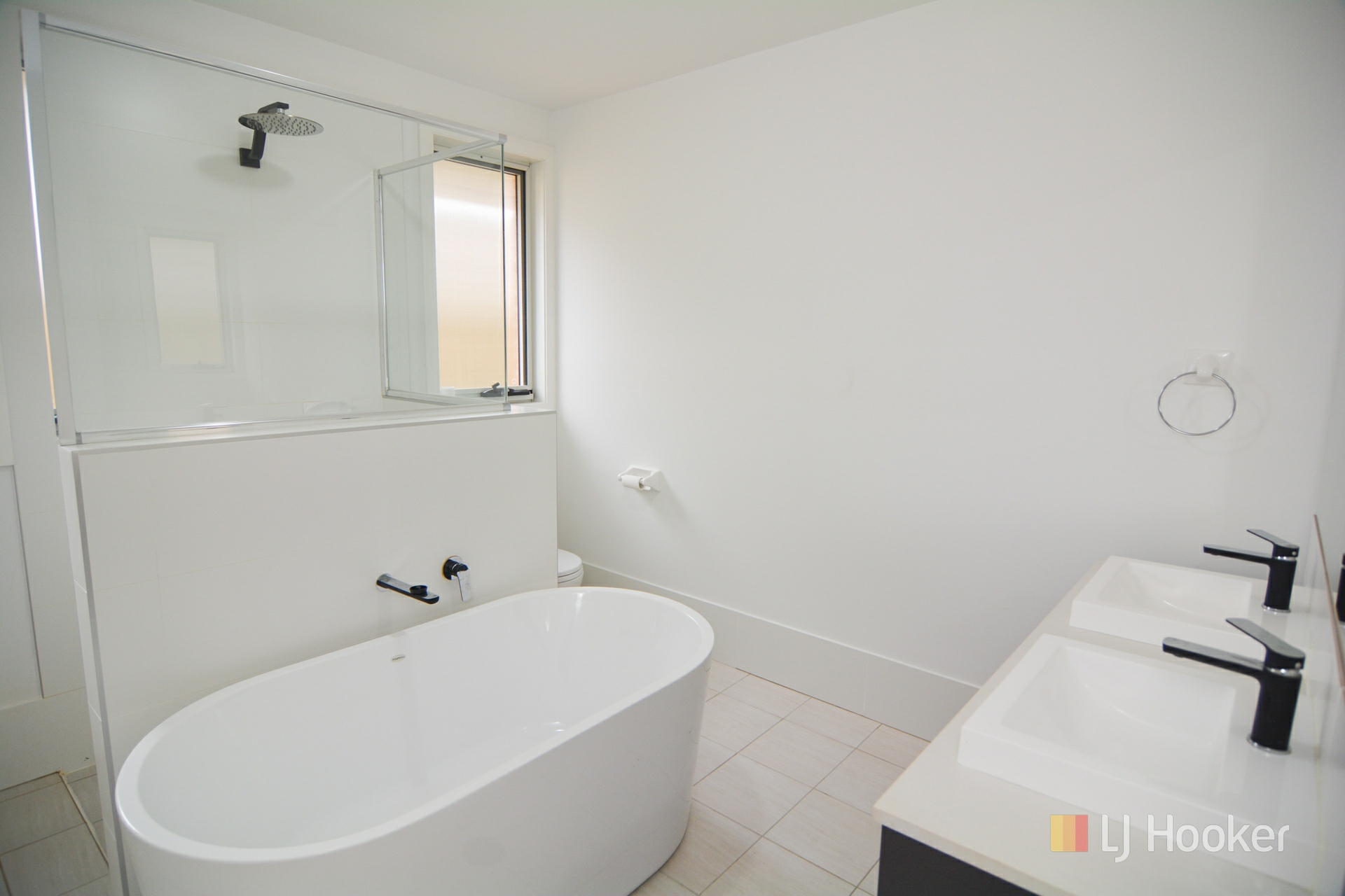 32 Henning Crescent — photo 10 of 19