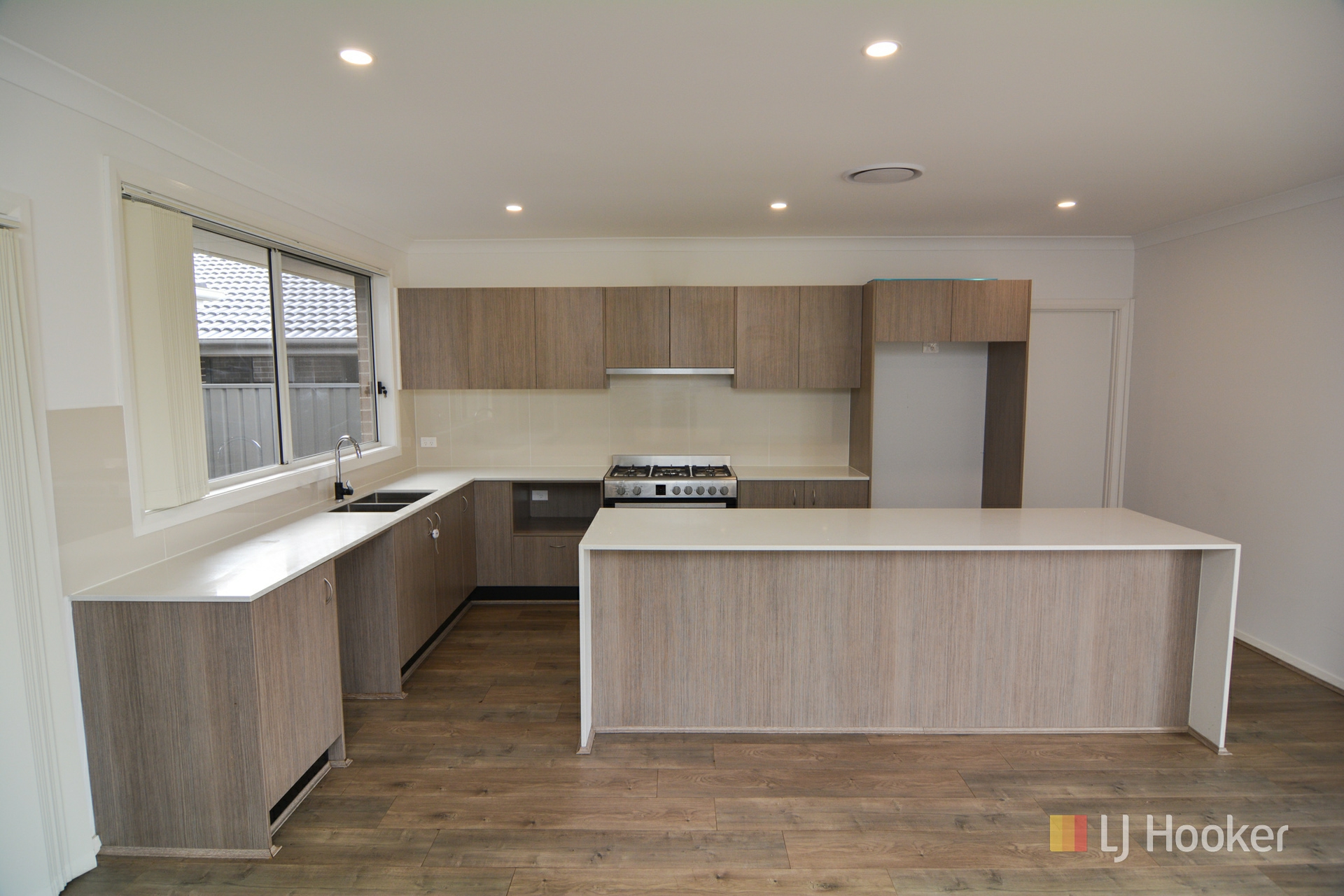 32 Henning Crescent — photo 11 of 19