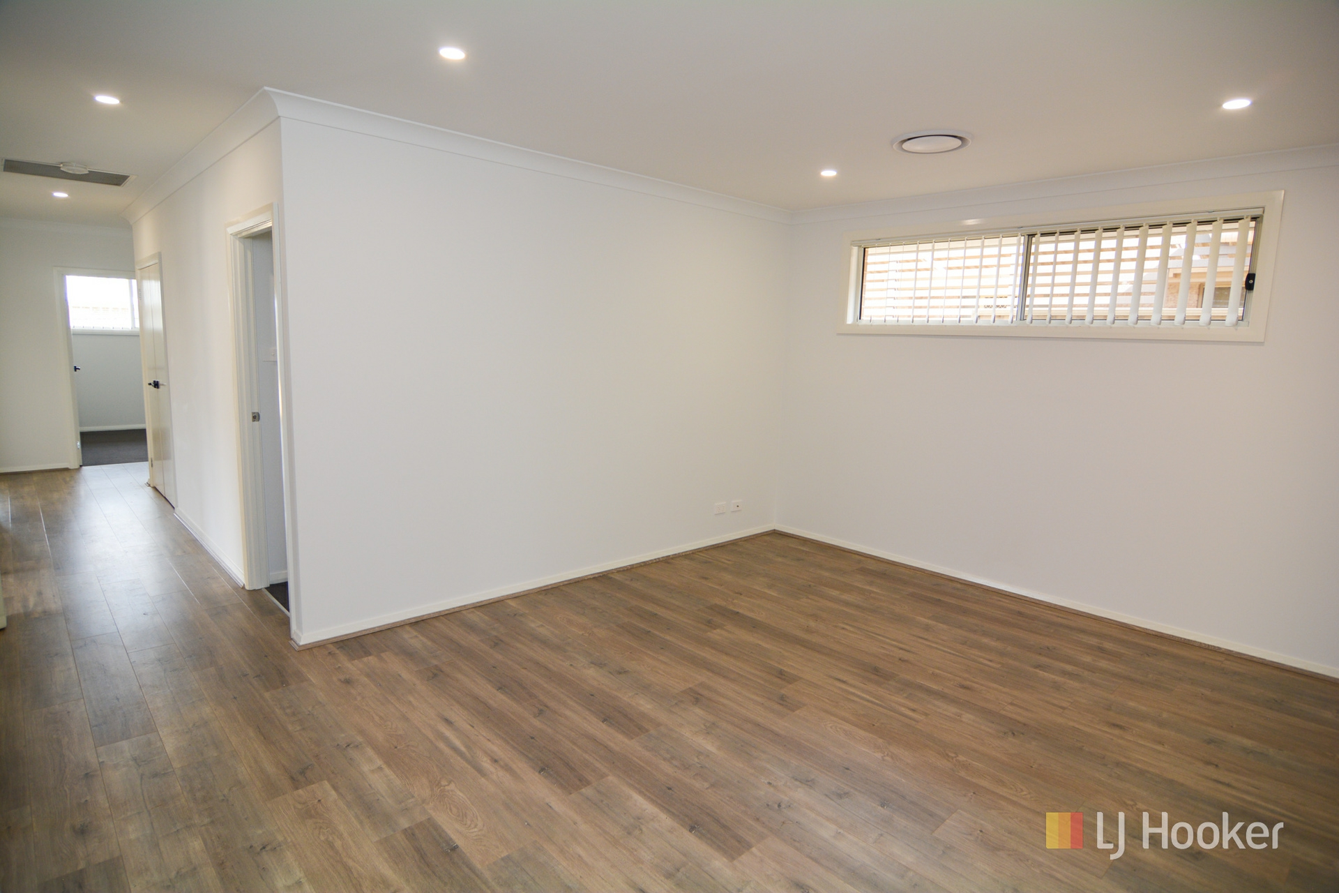 32 Henning Crescent — photo 13 of 19