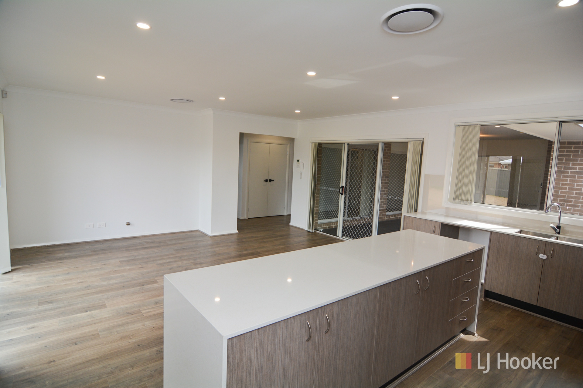 32 Henning Crescent — photo 15 of 19
