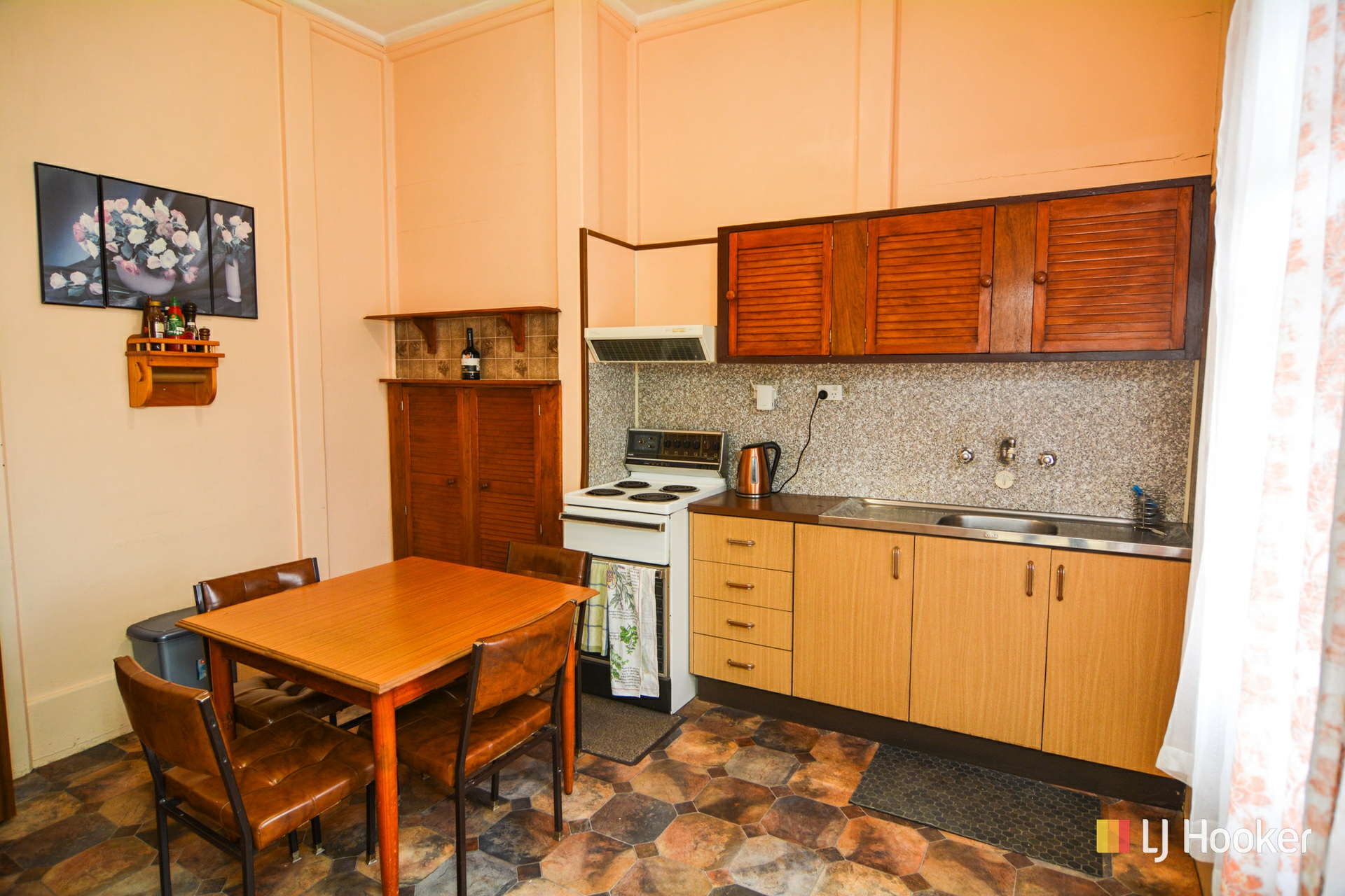 6 Whitton Street — photo 2 of 13