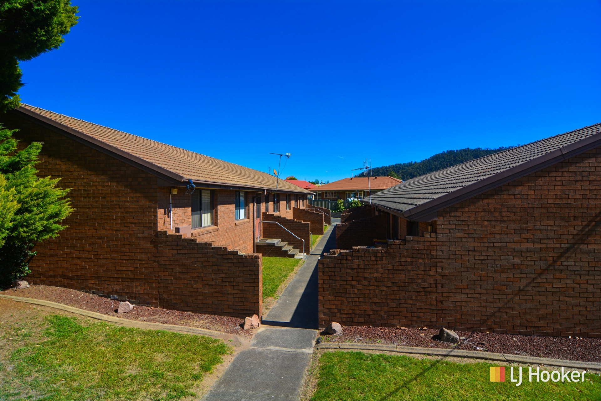 1-6/38-42 Tank Street — photo from LJ Hooker Lithgow