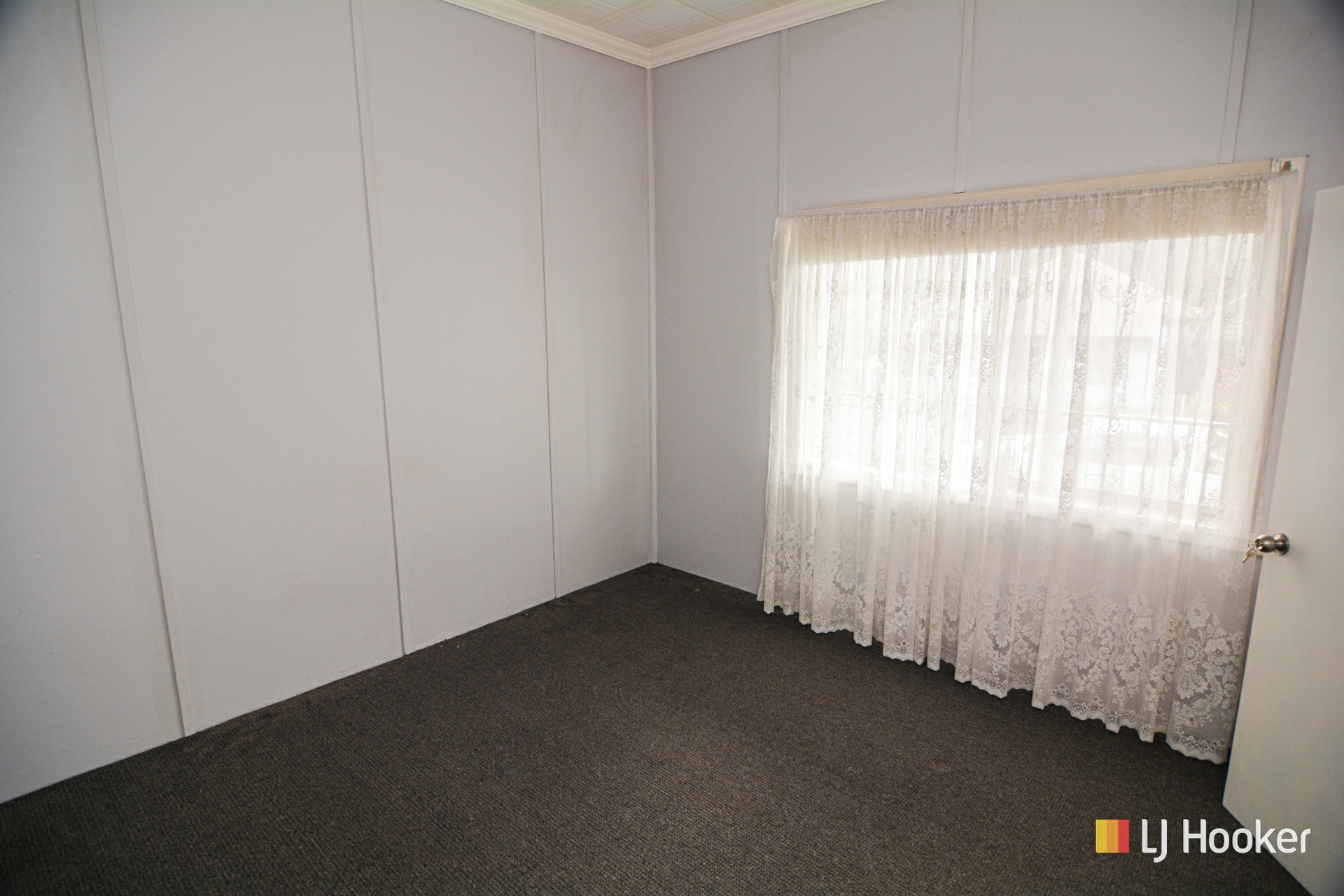 43 Chifley Road — photo 10 of 12