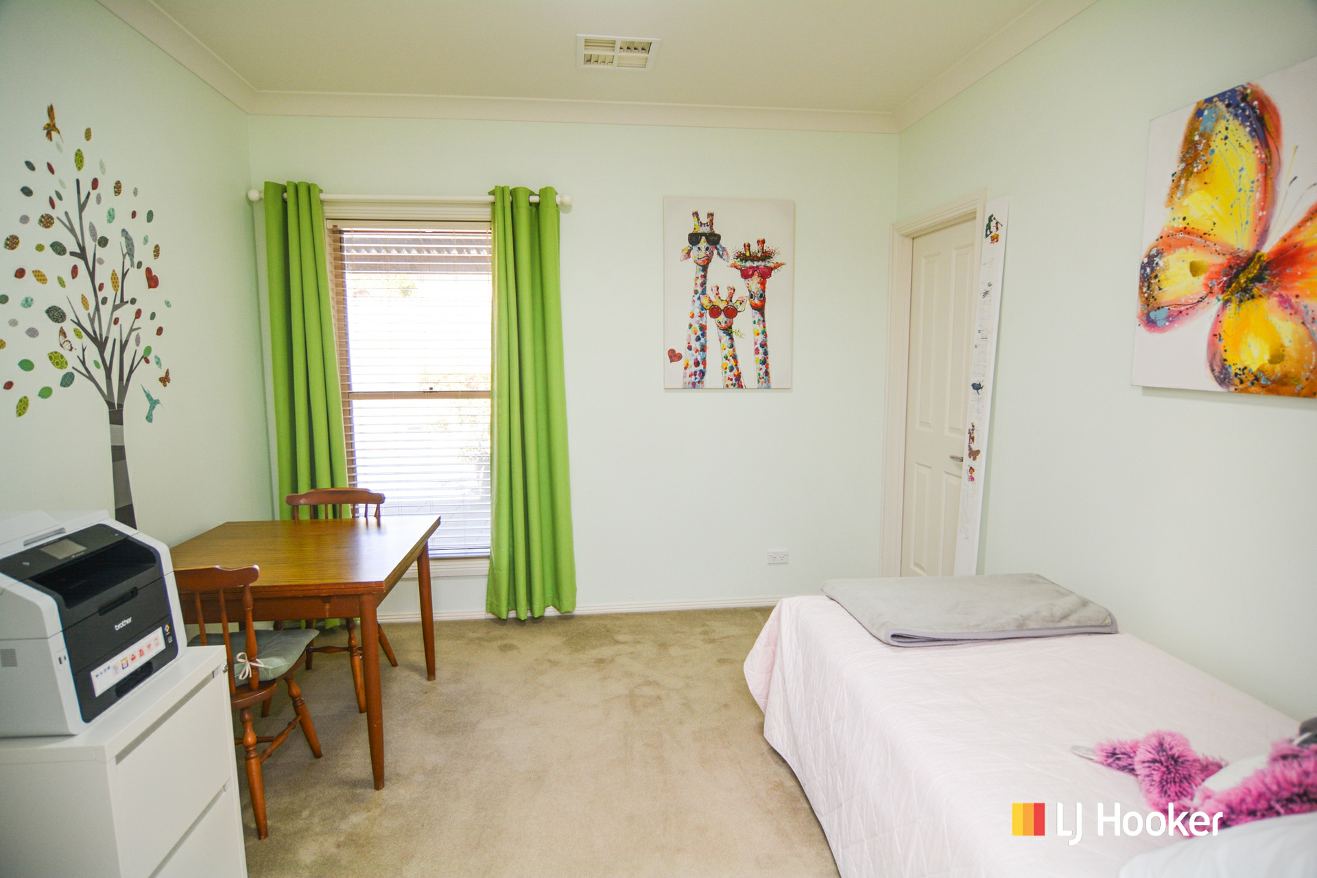 39 Hillcrest Avenue — photo 11 of 22