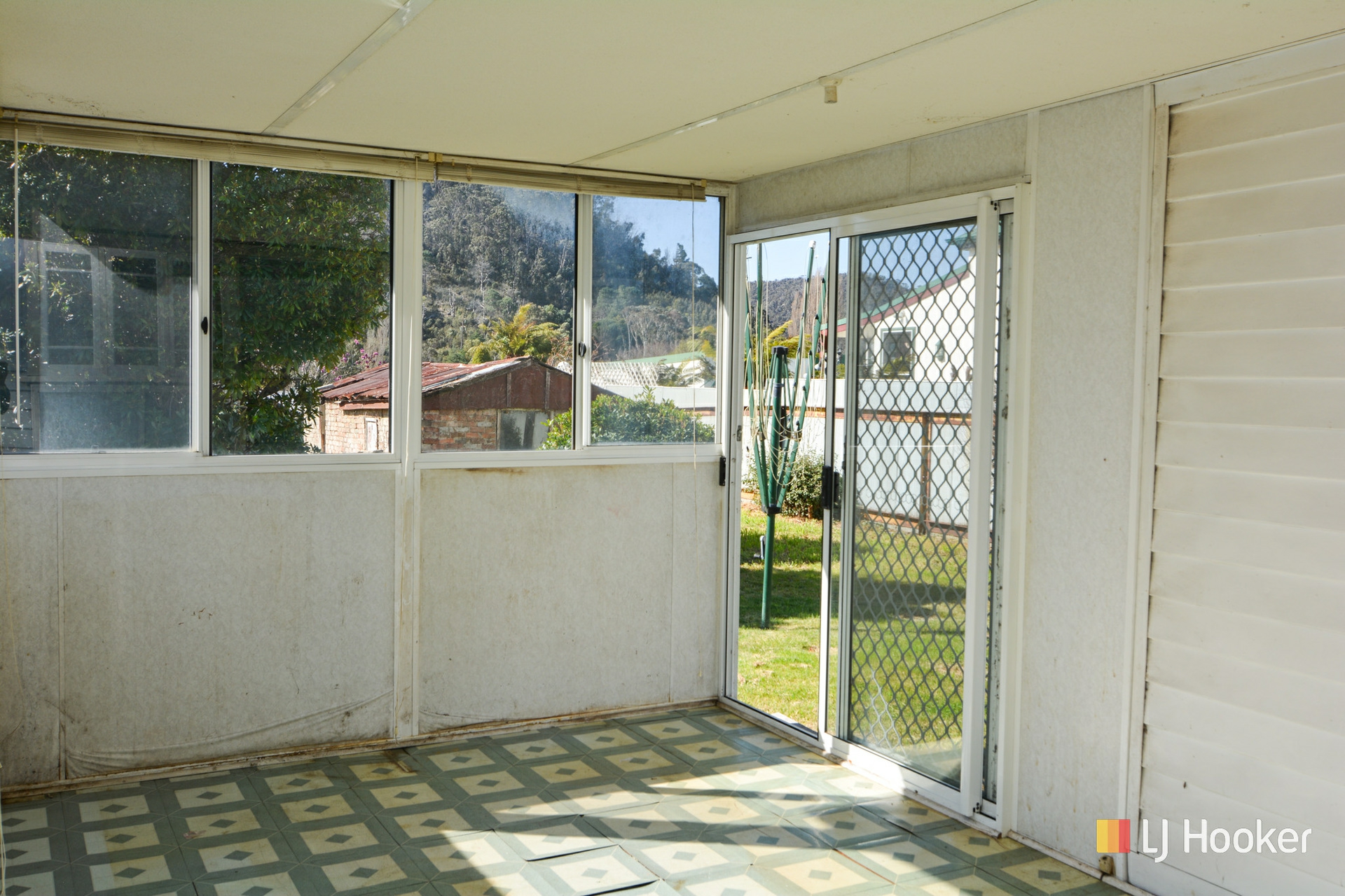 22 Read Avenue — photo 9 of 14