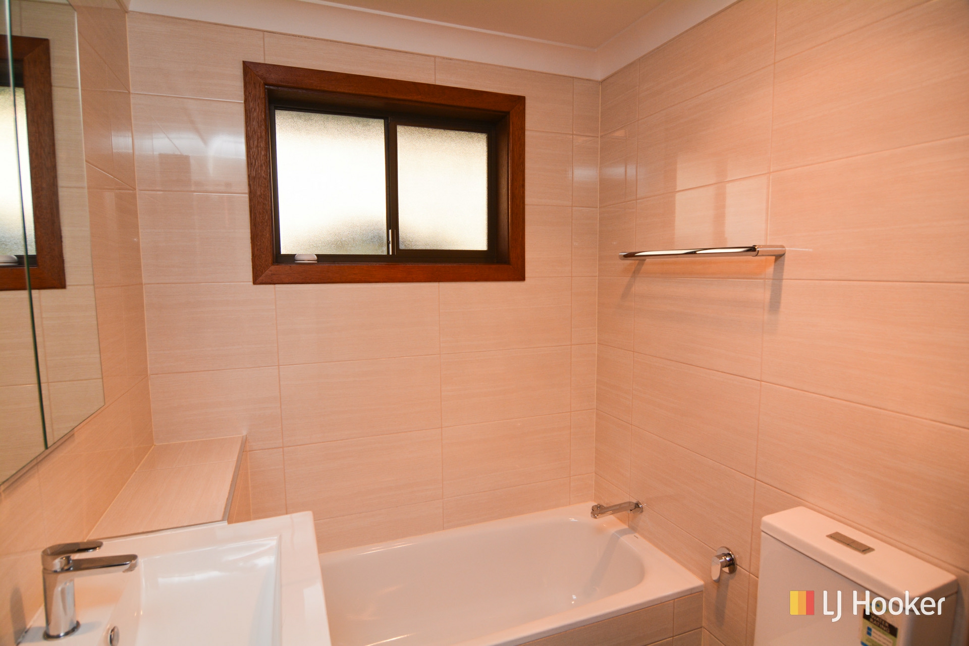 19 Tweed Road — photo 3 of 17