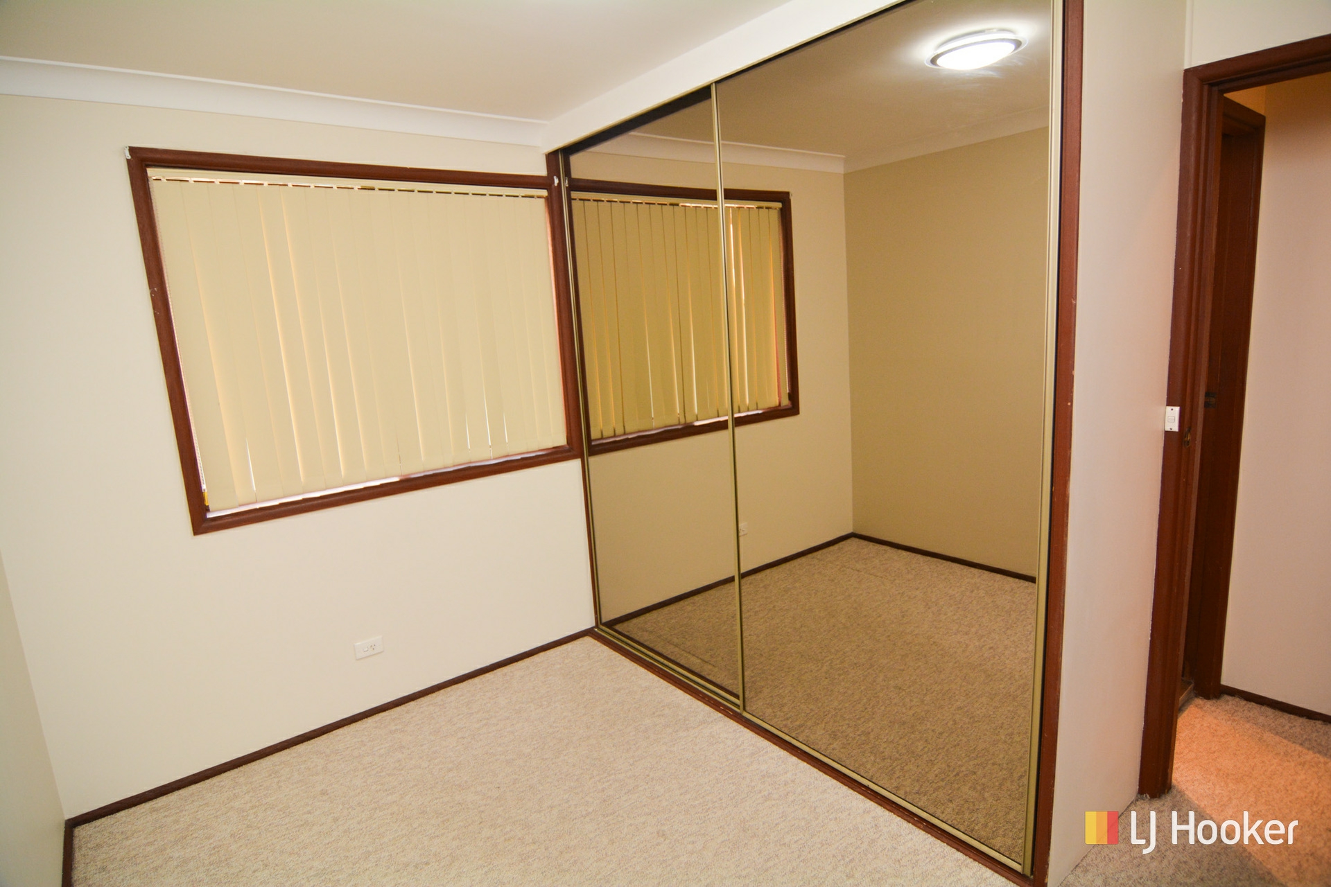 19 Tweed Road — photo 8 of 17