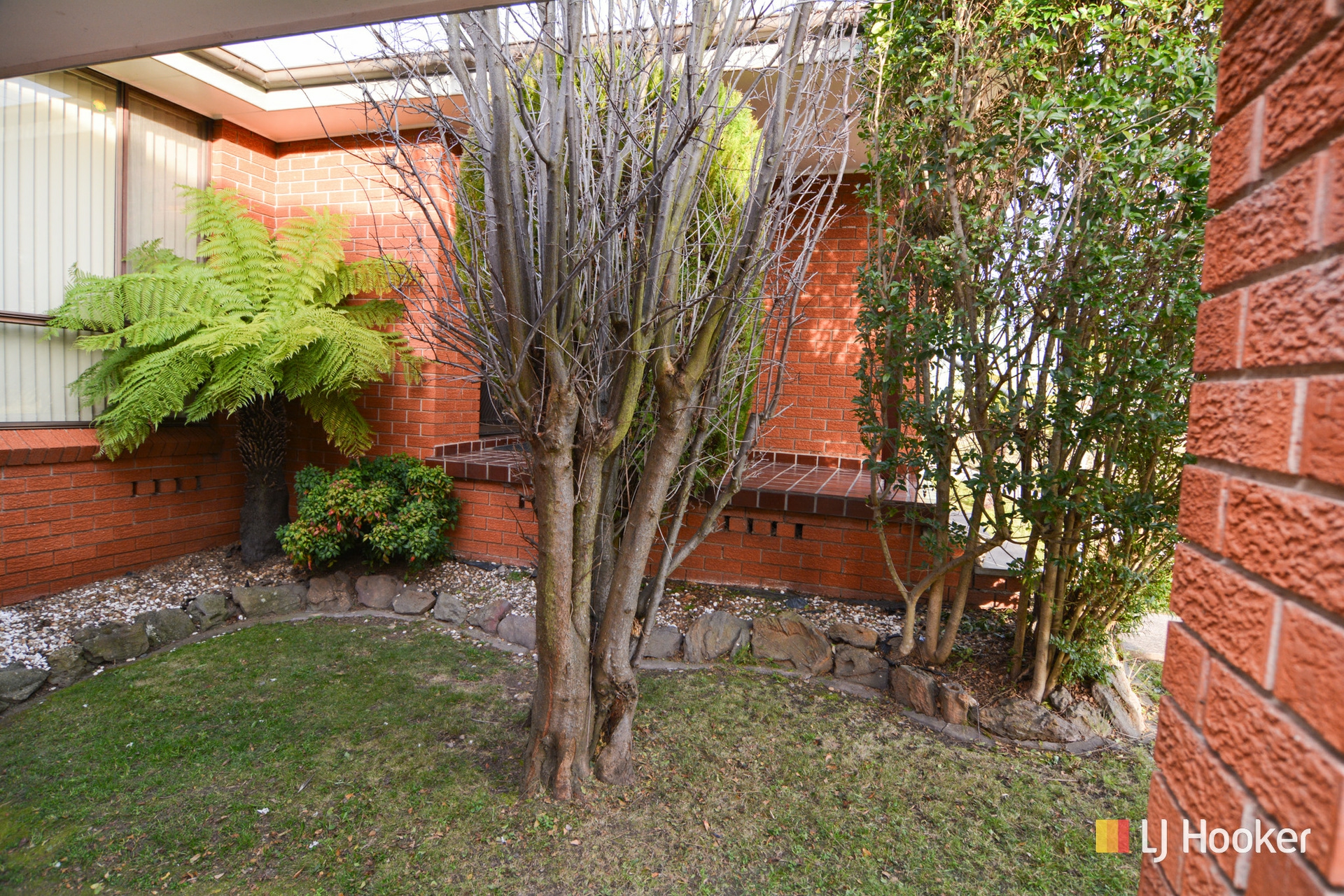 19 Tweed Road — photo 12 of 17