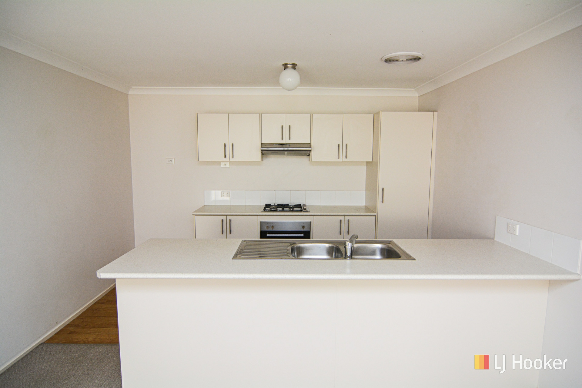 94 Landa Street — photo 2 of 12