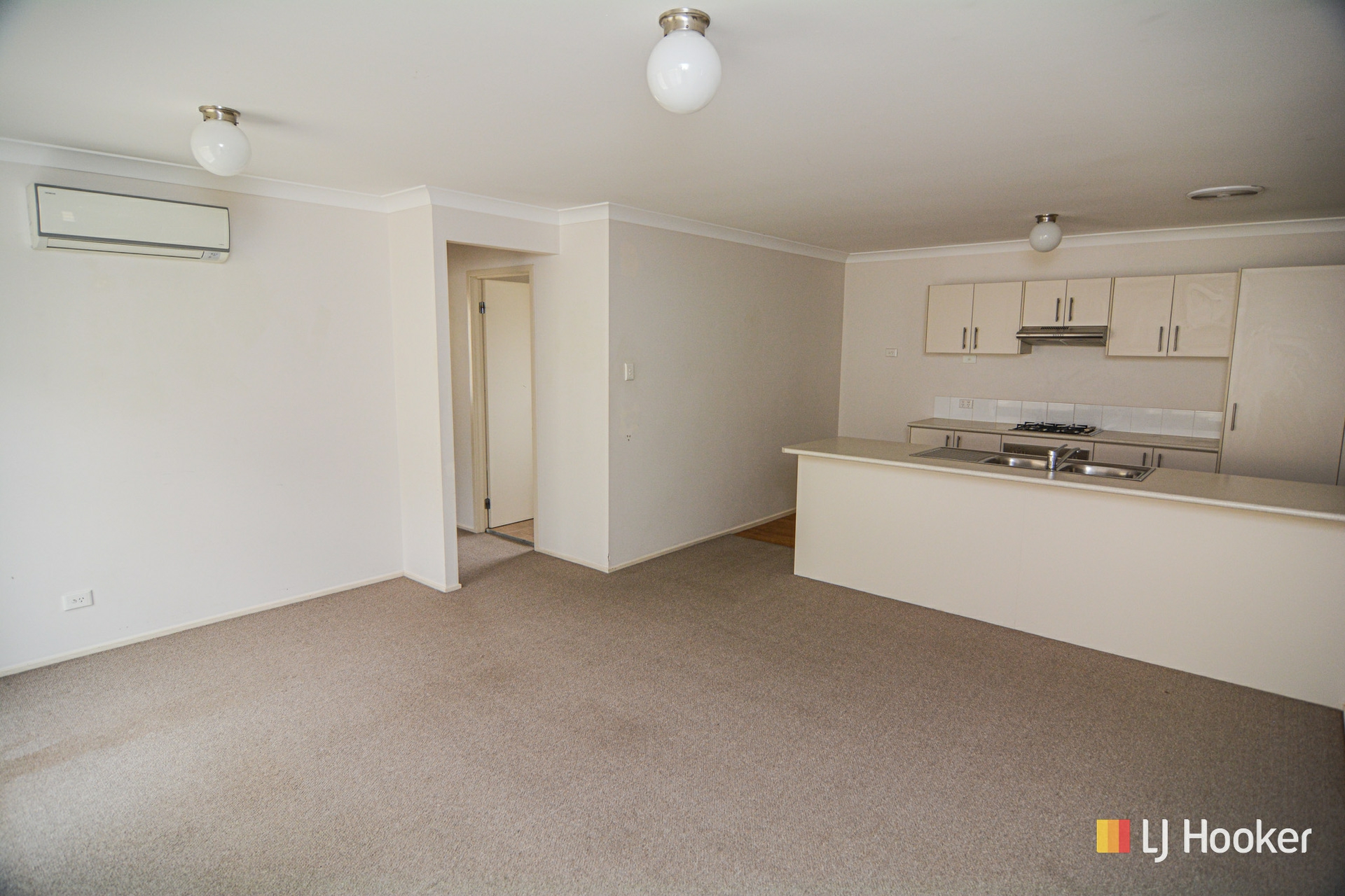 94 Landa Street — photo 4 of 12
