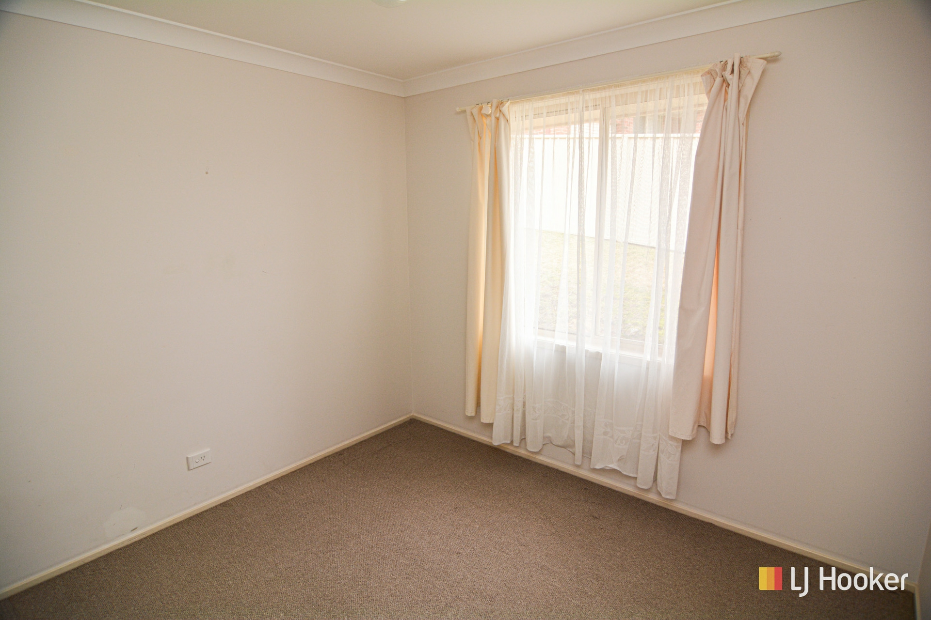 94 Landa Street — photo 9 of 12