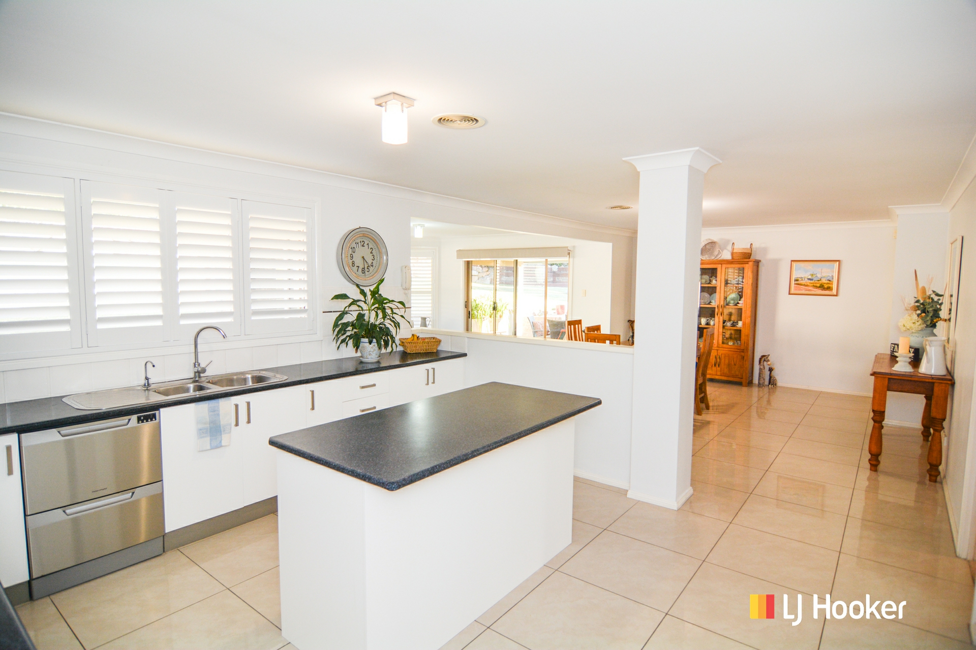 39 Robinia Drive — photo 2 of 30