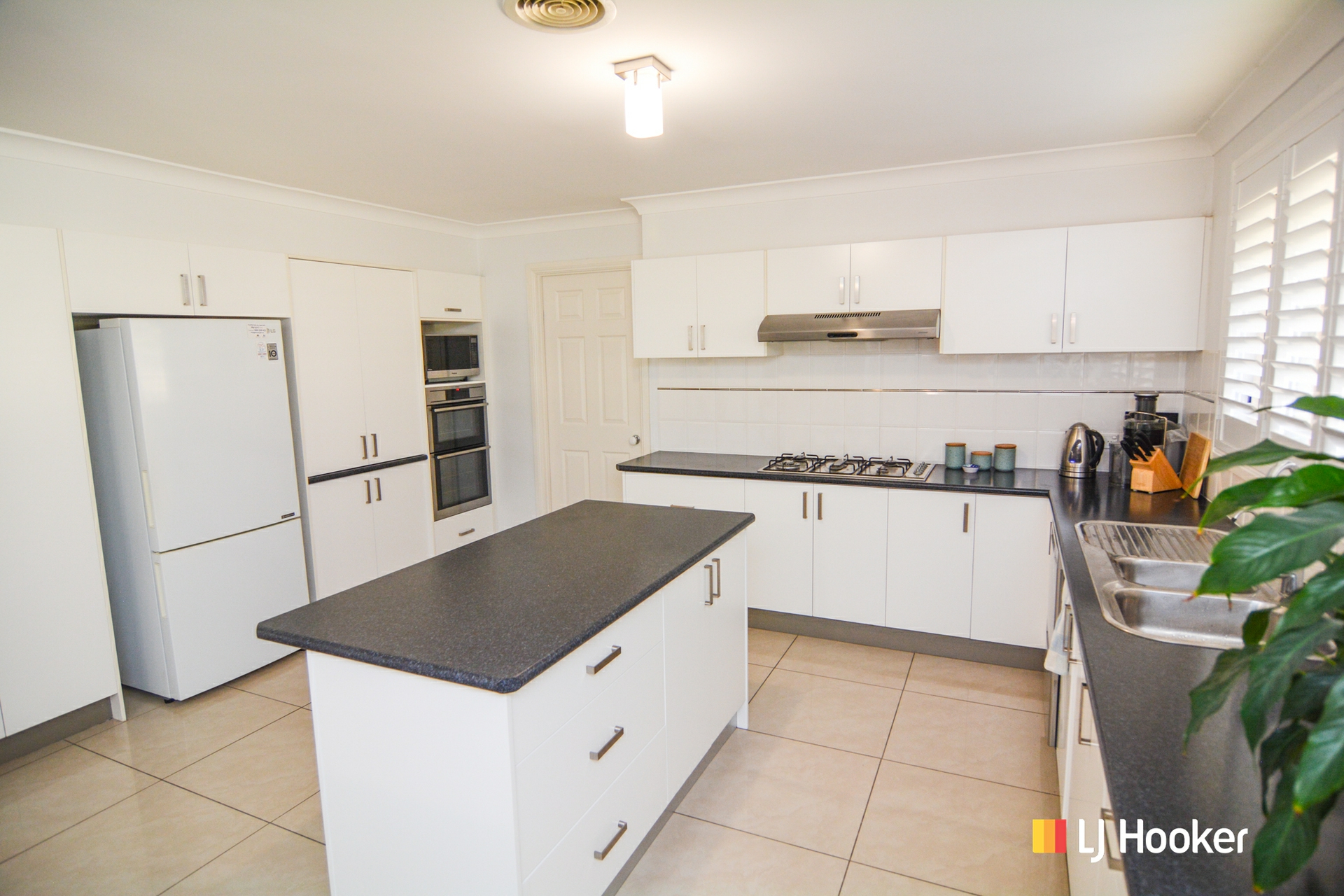 39 Robinia Drive — photo 3 of 30