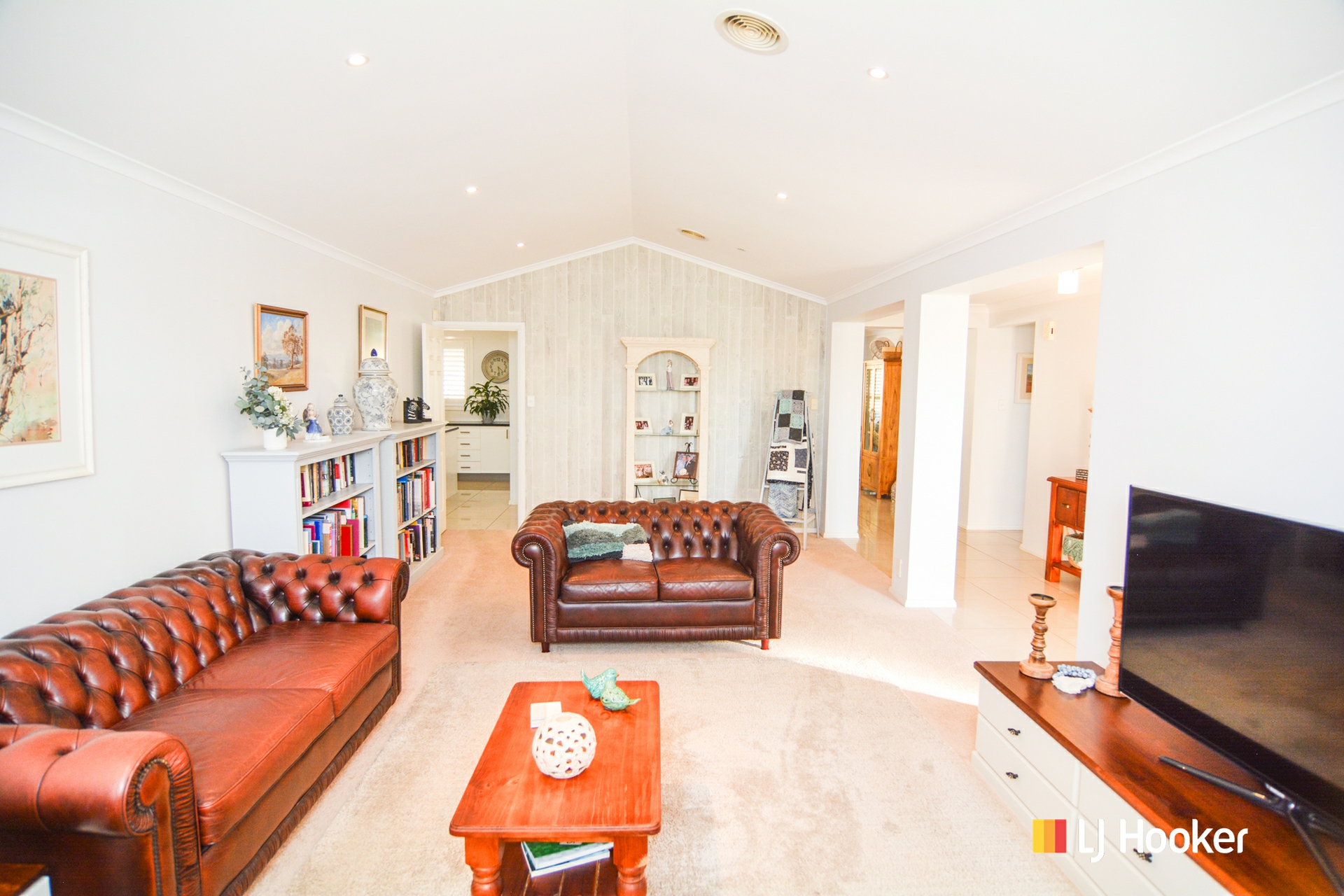 39 Robinia Drive — photo 4 of 30