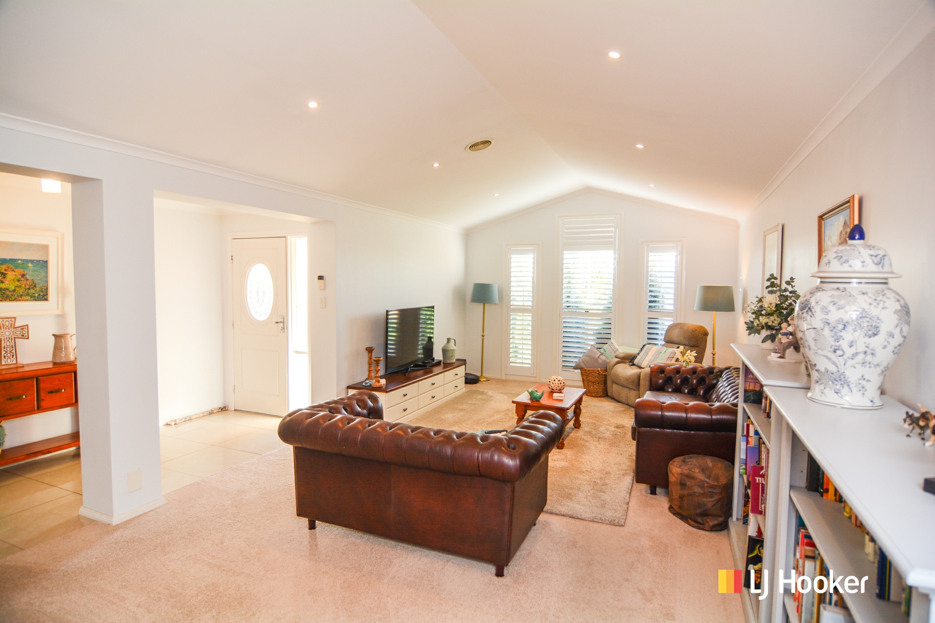 39 Robinia Drive — photo 5 of 30