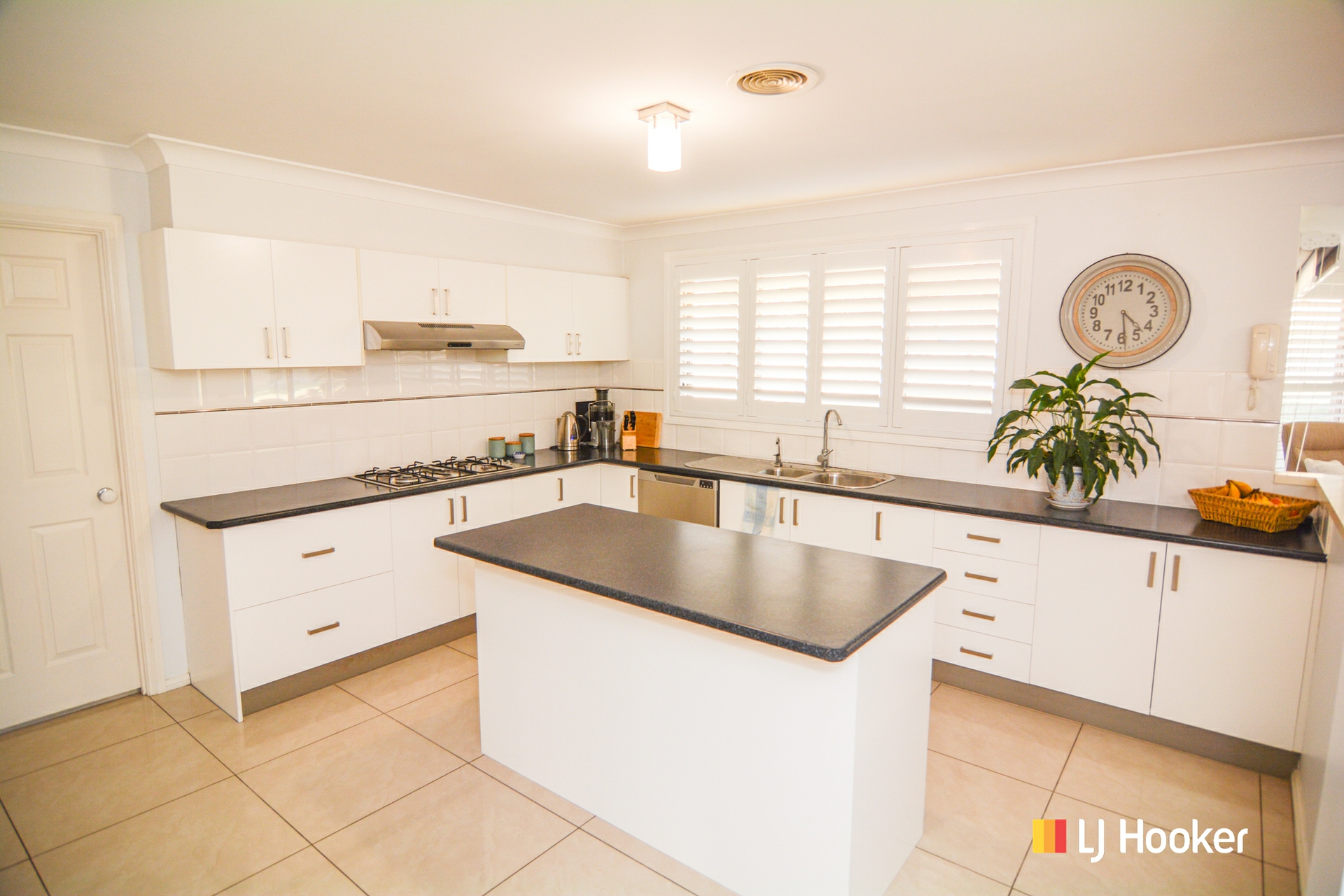 39 Robinia Drive — photo 8 of 30