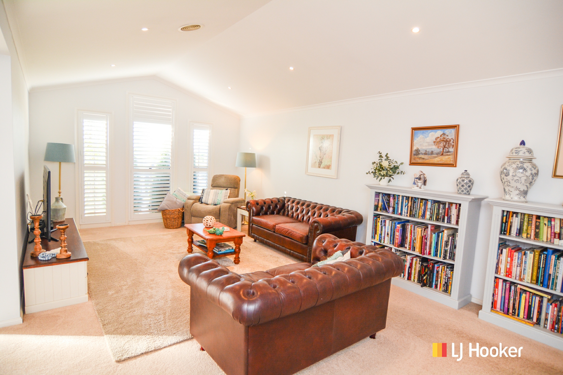 39 Robinia Drive — photo 10 of 30