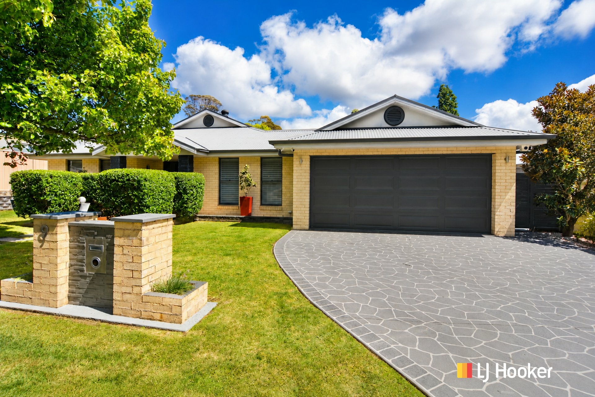 9 Munbinga Drive — photo from LJ Hooker Lithgow