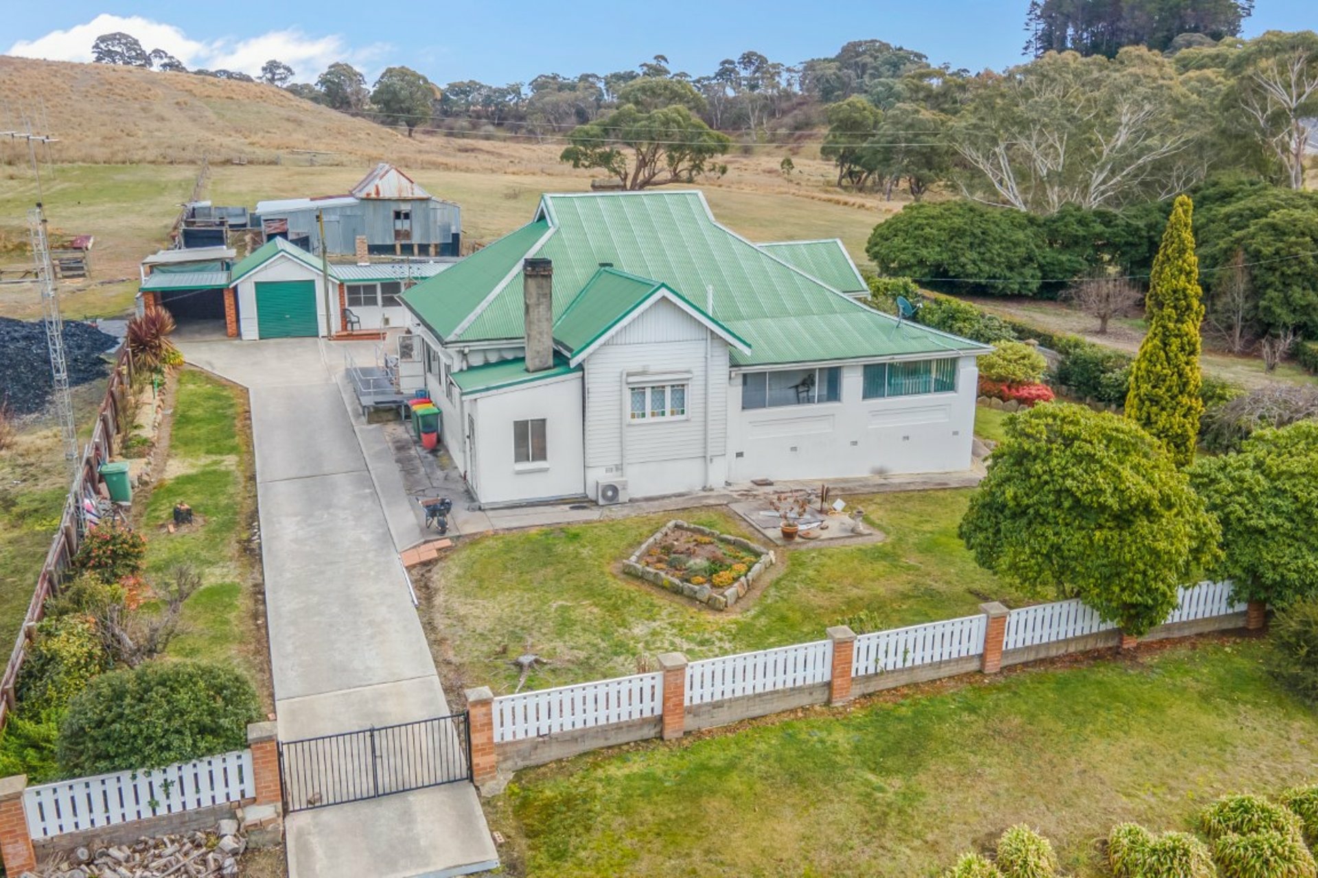 1333 Castlereagh Highway — photo from LJ Hooker Lithgow