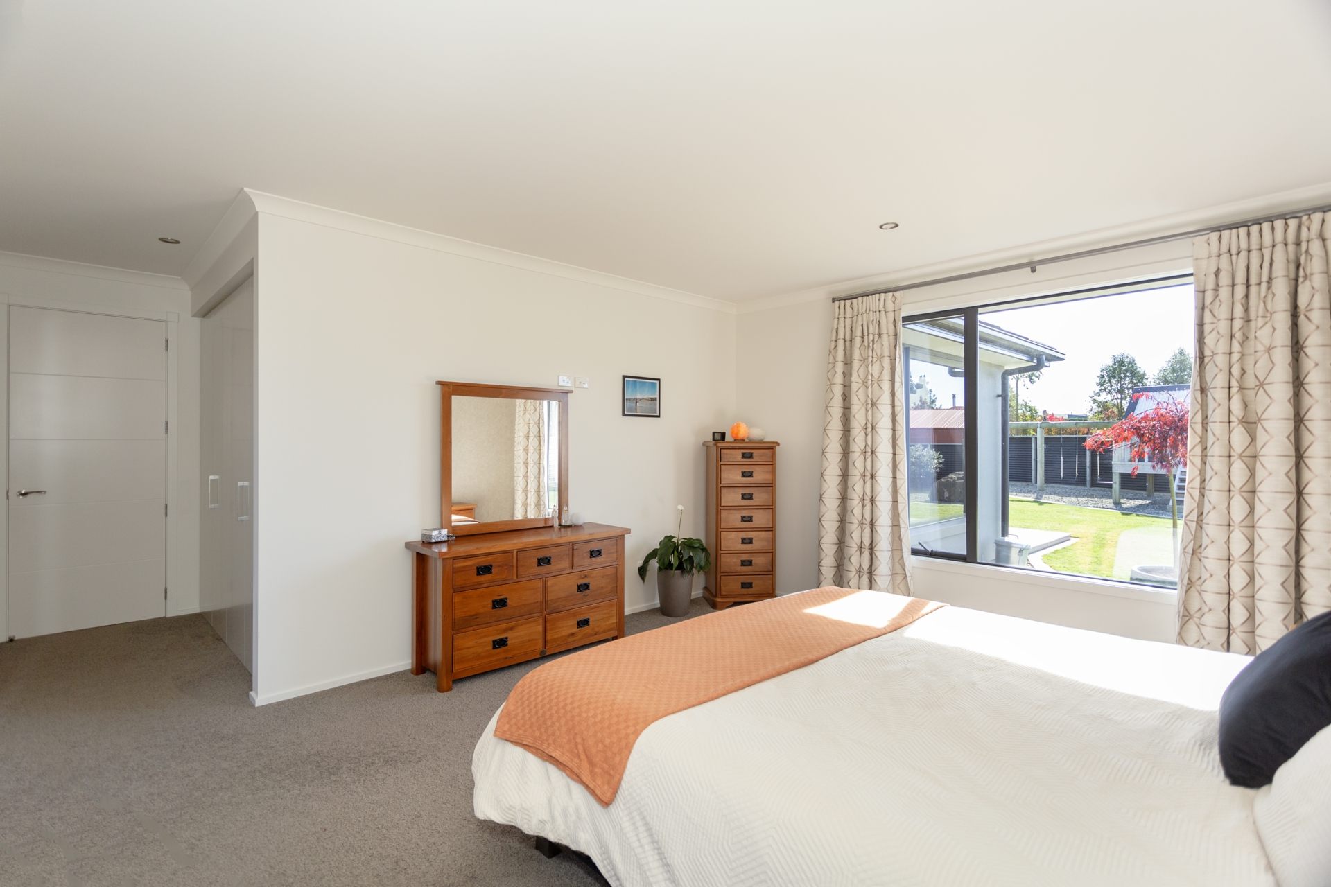 33D Charles Street, WESTON