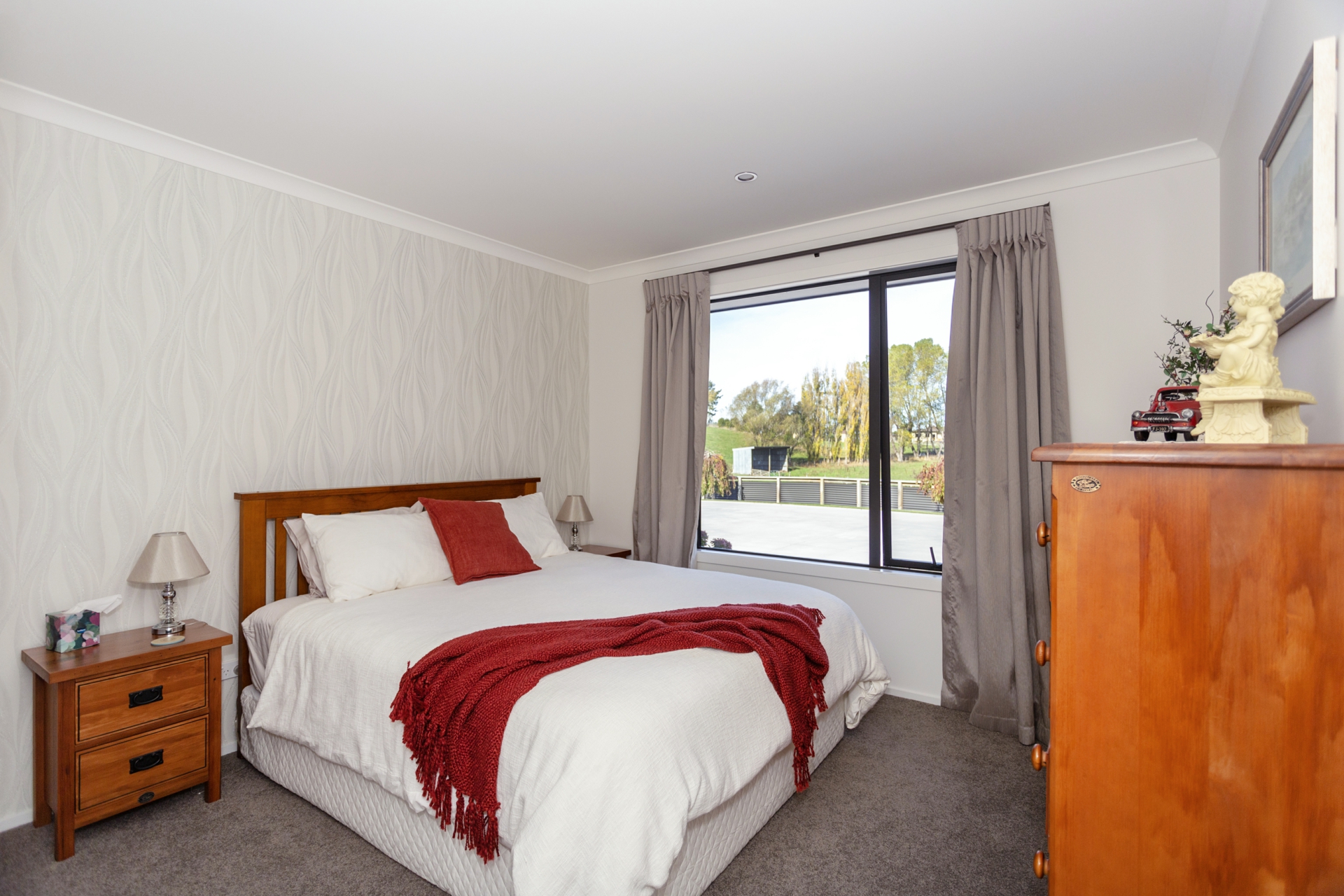 33D Charles Street, WESTON