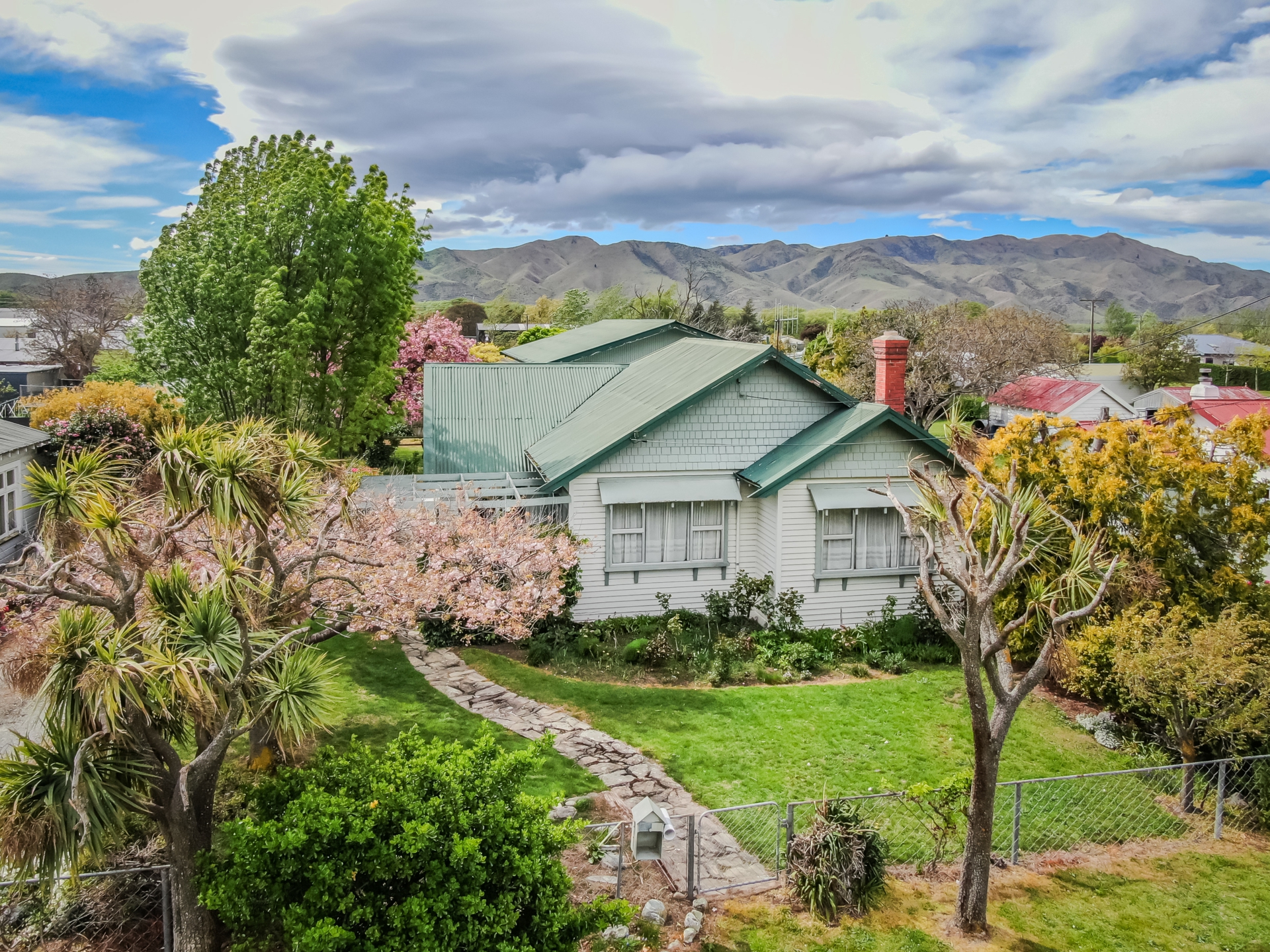 10 Bowen Street, KUROW