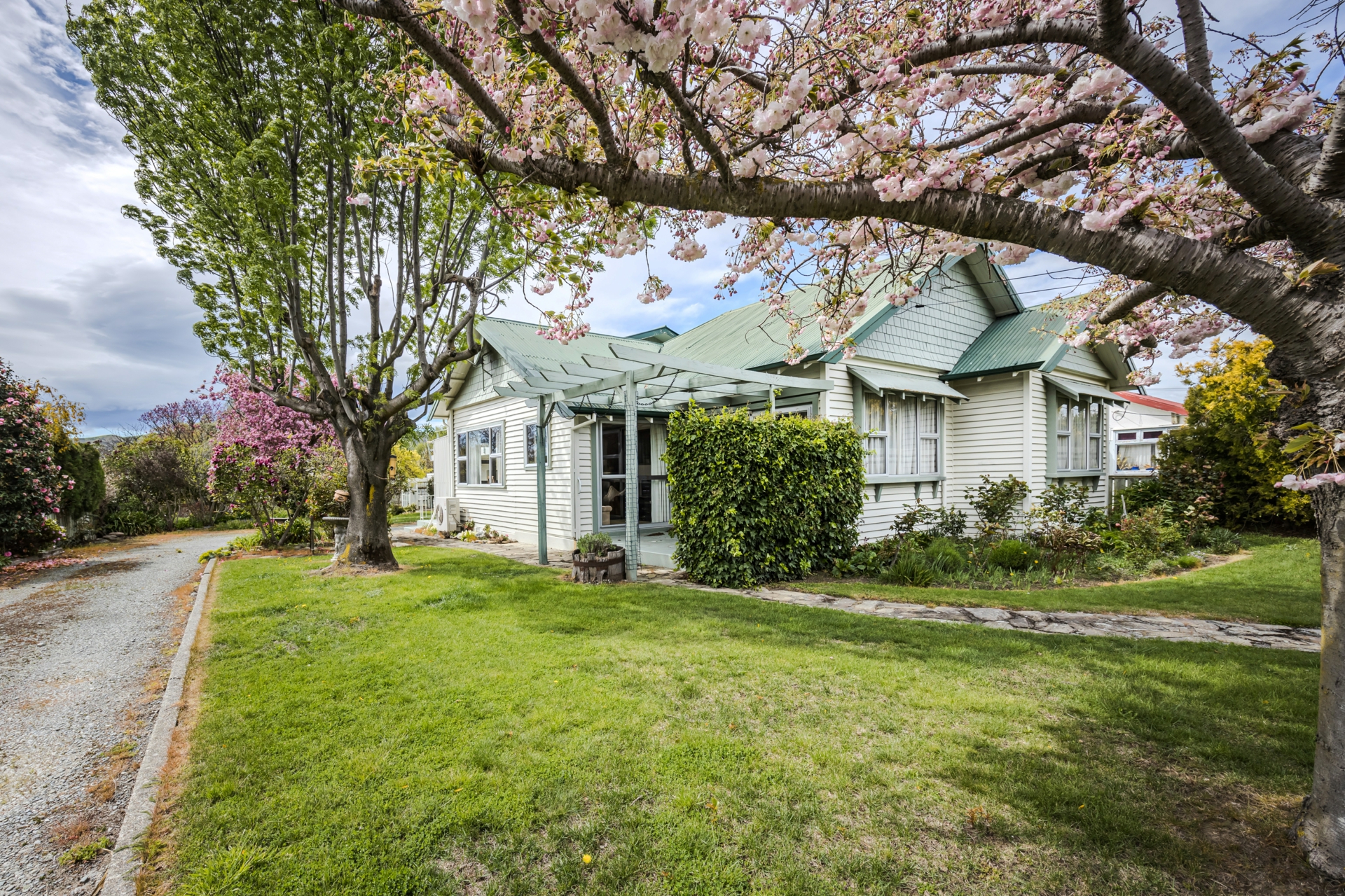 10 Bowen Street, KUROW