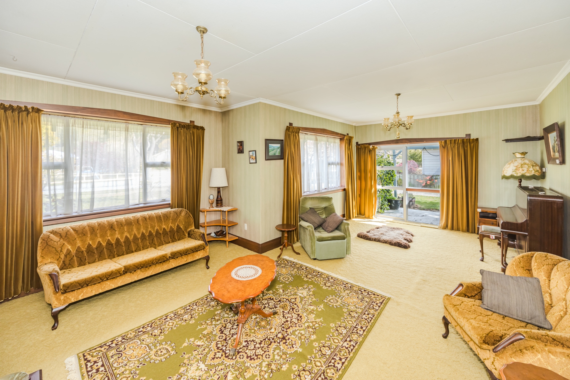 10 Bowen Street, KUROW