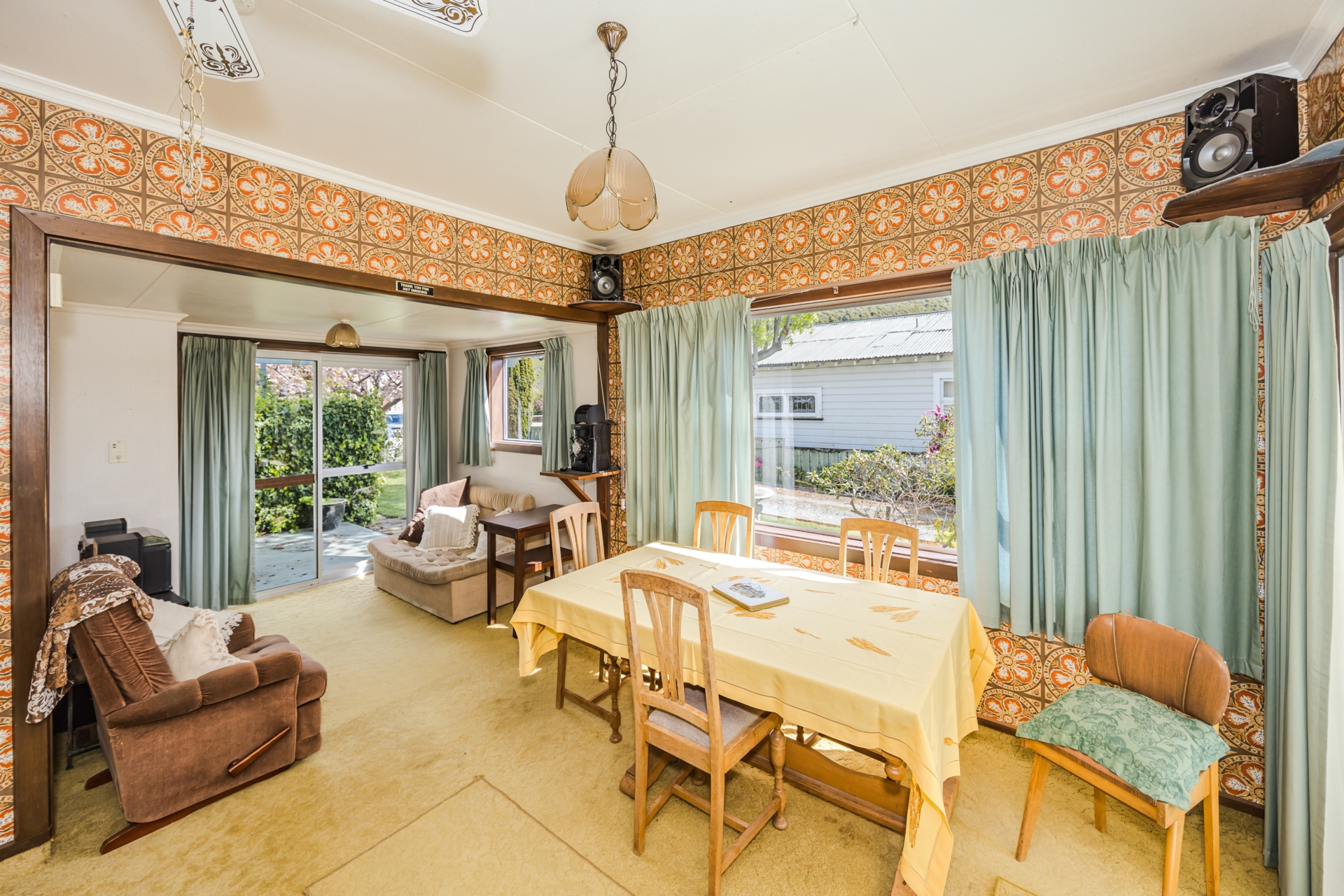10 Bowen Street, KUROW