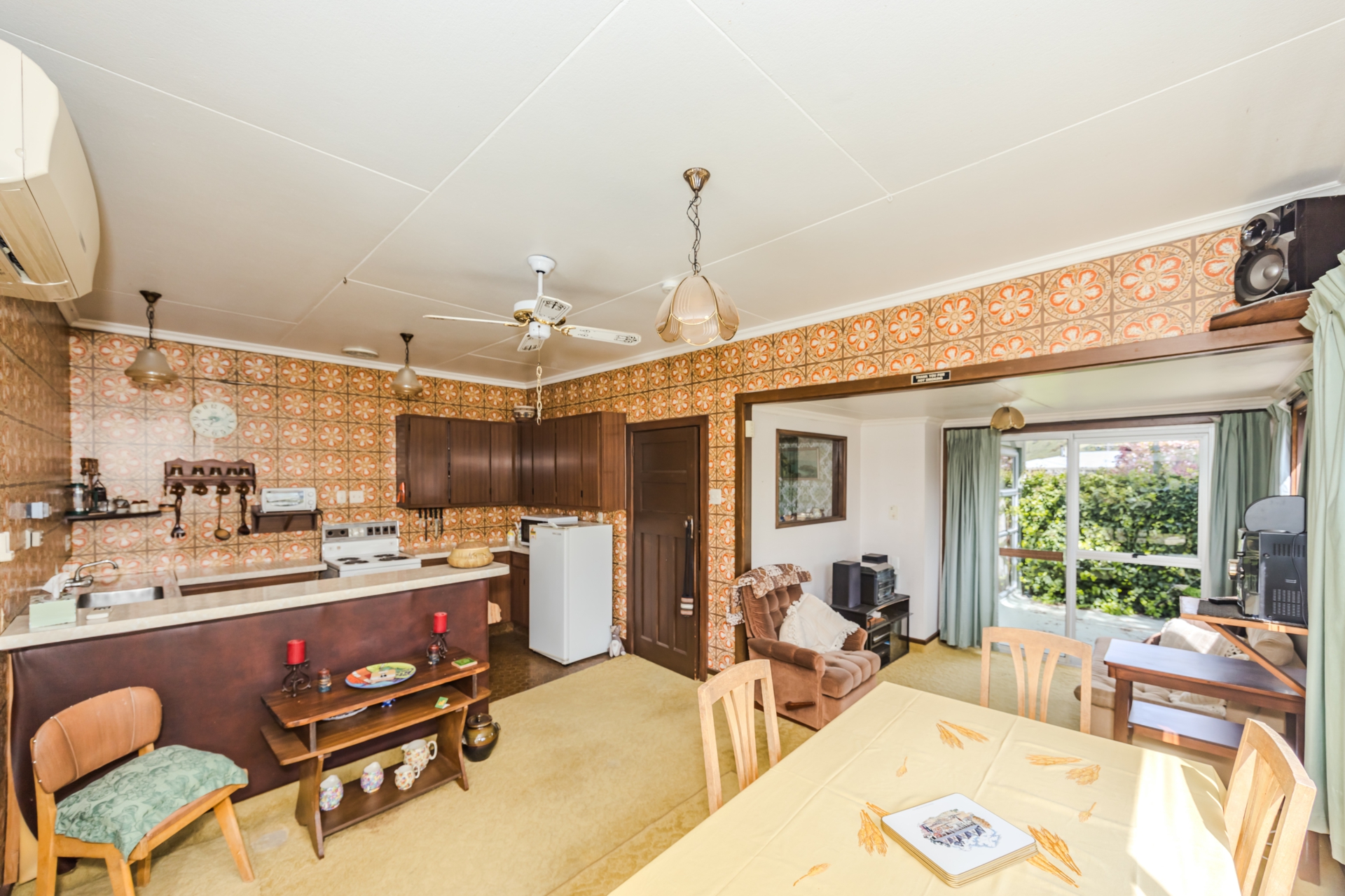 10 Bowen Street, KUROW